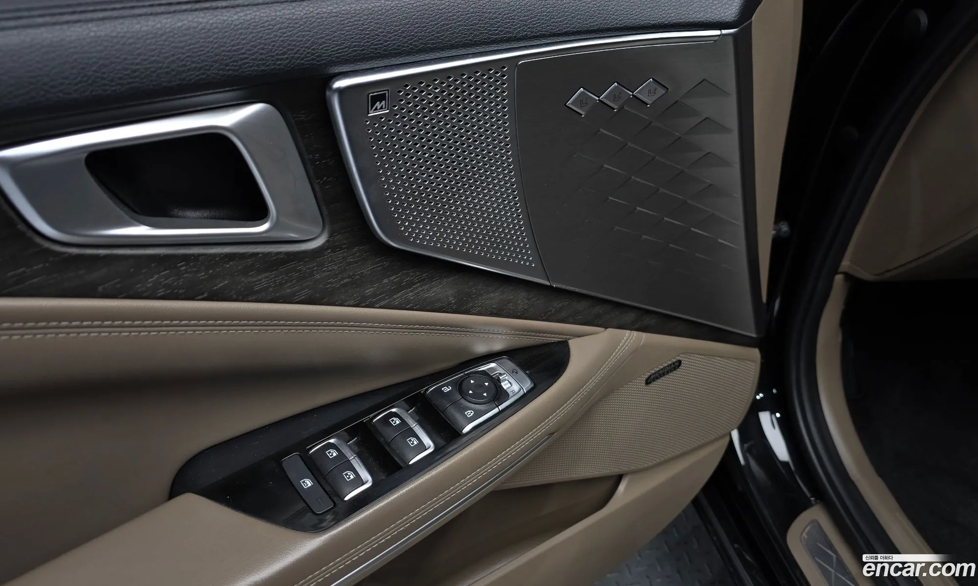 Kia K8 Hybrid 2022 — 7