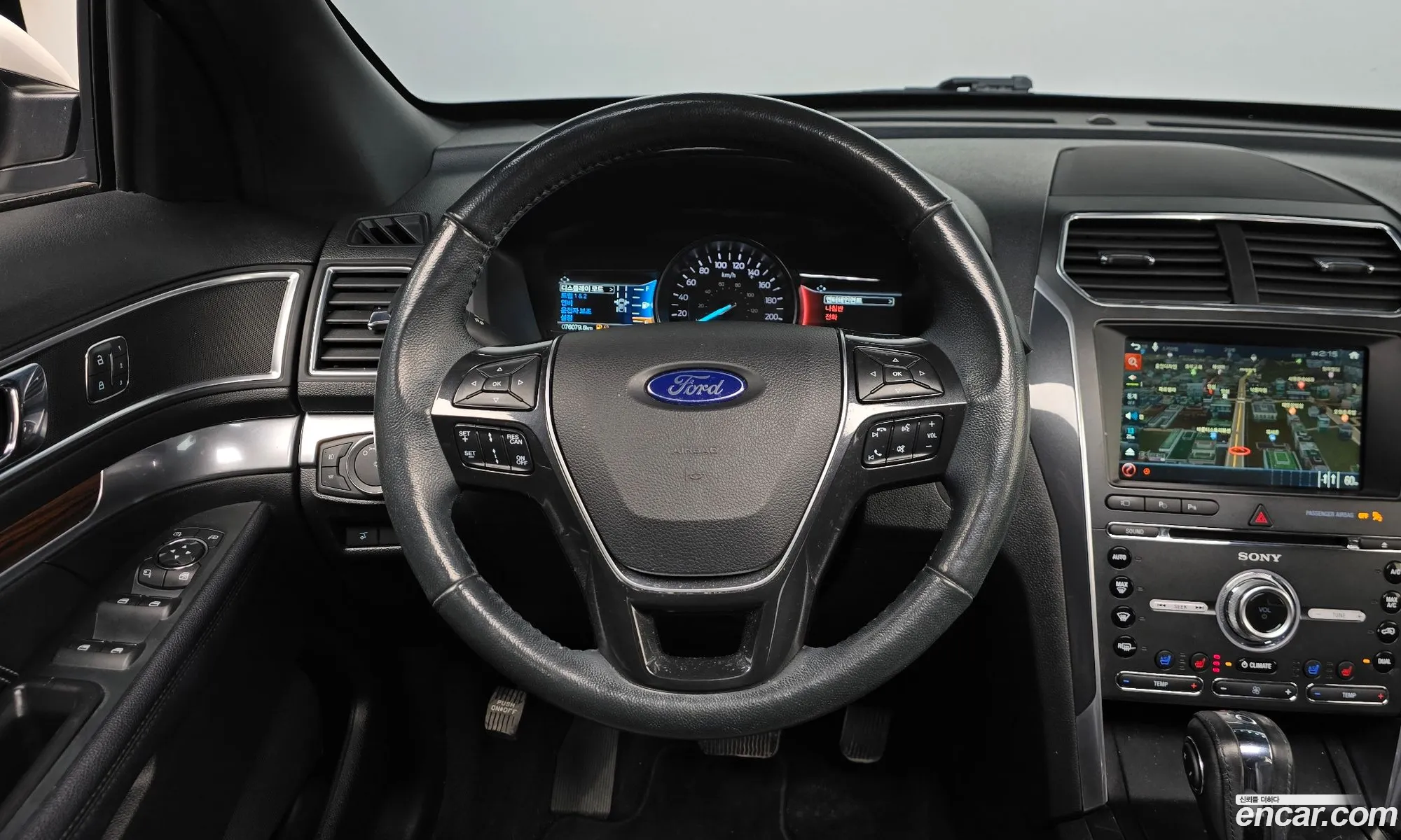 Ford Explorer 2018 1FM5K8FH9JGA44935 — 12