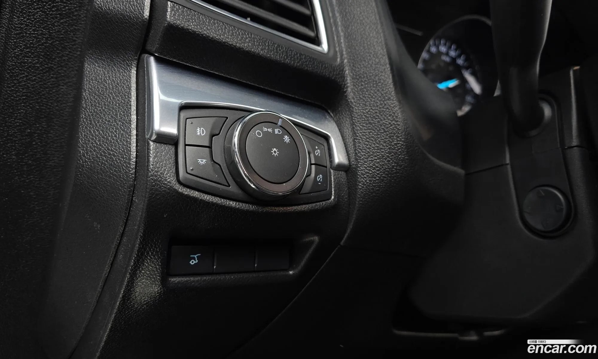 Ford Explorer 2018 1FM5K8FH9JGA44935 — 16