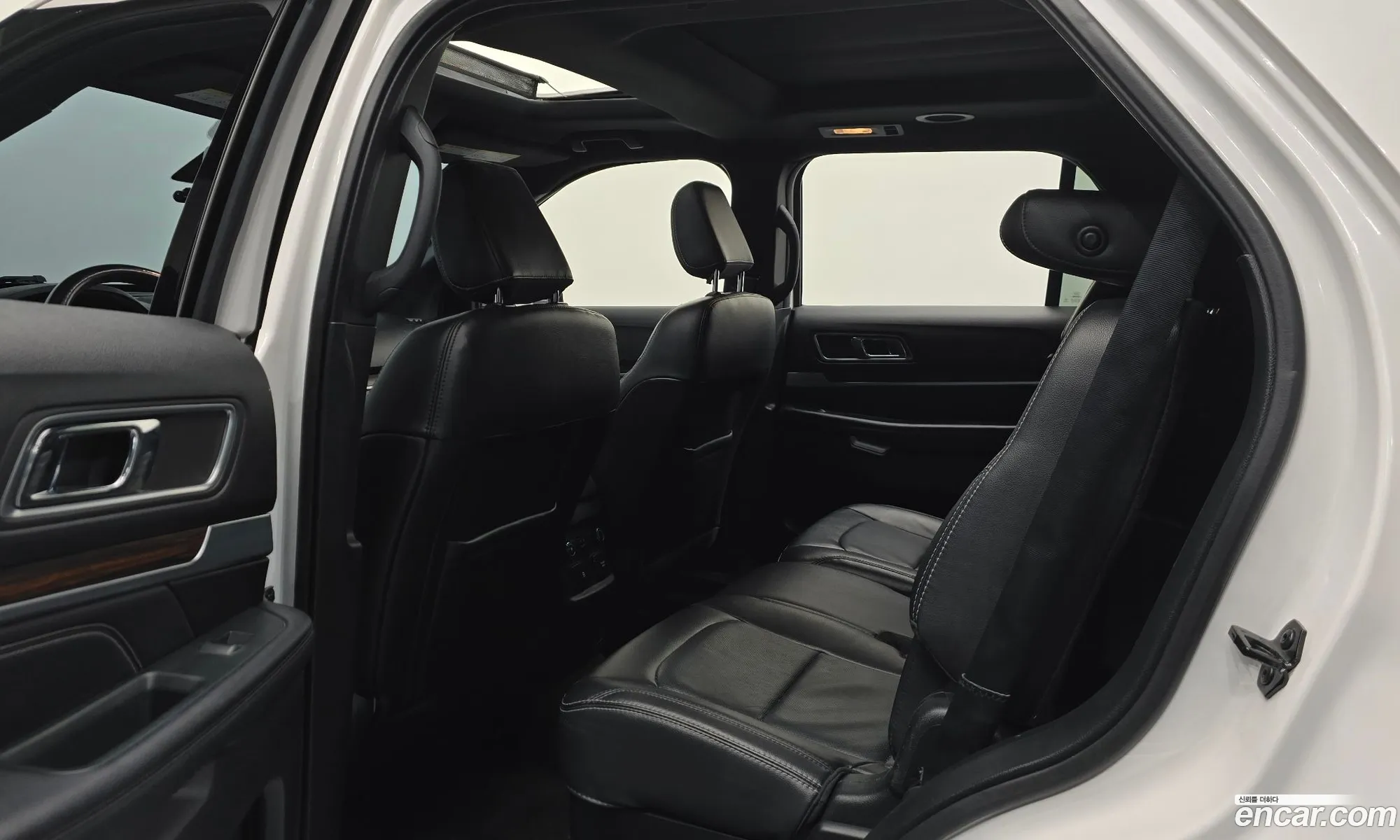 Ford Explorer 2018 1FM5K8FH9JGA44935 — 2