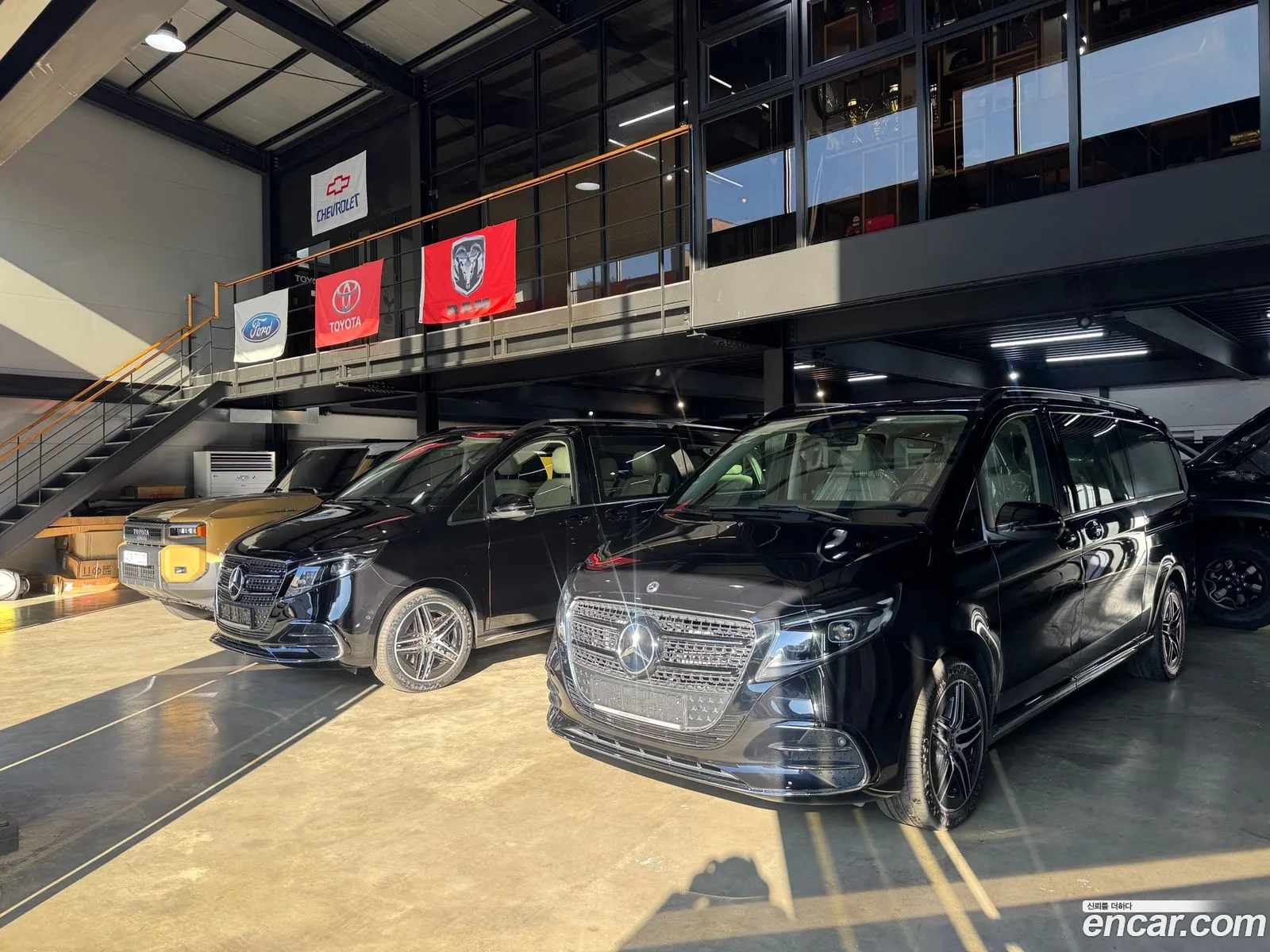 Mercedes-Benz V-Class 2025 — 10