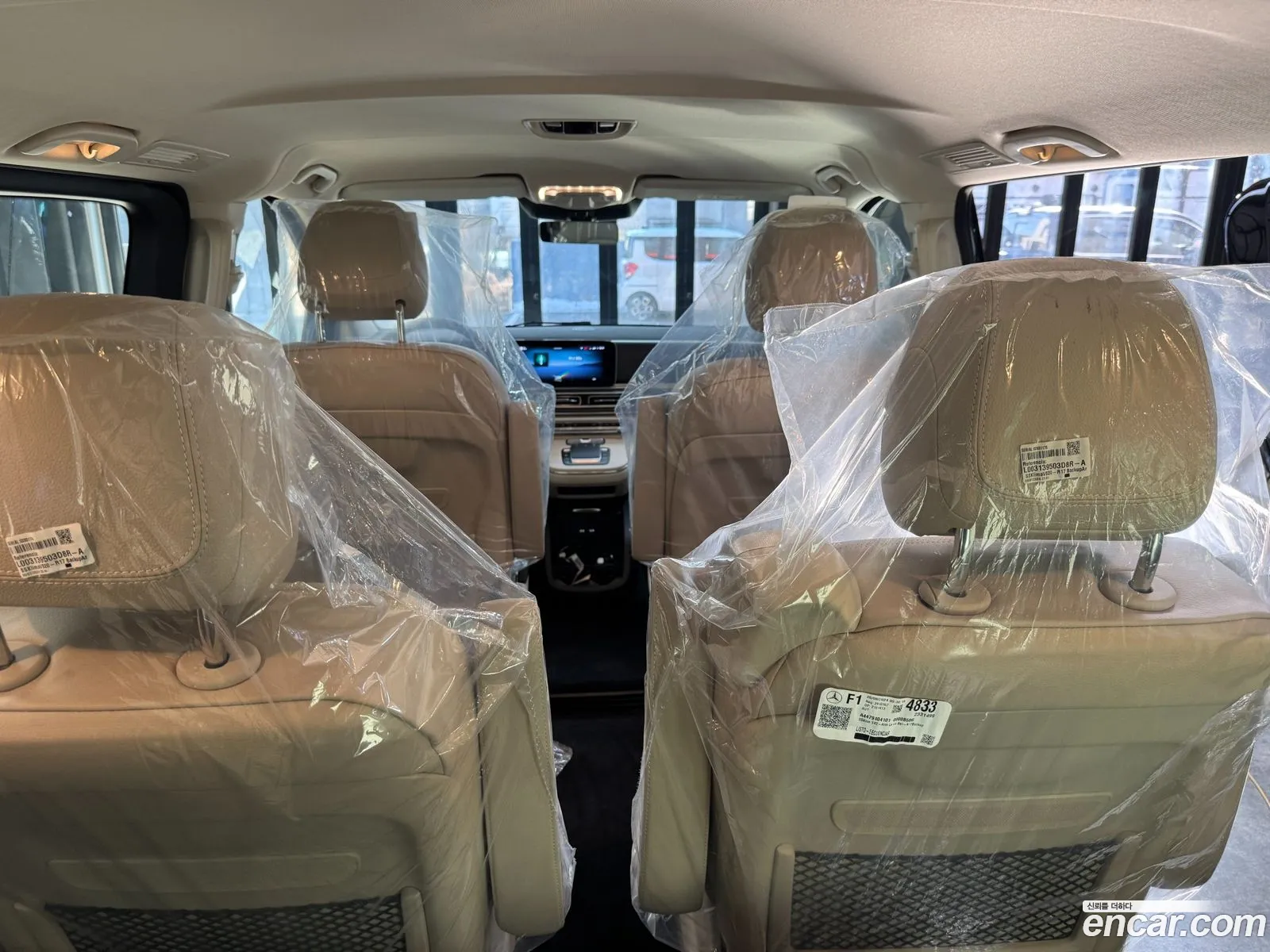 Mercedes-Benz V-Class 2025 — 16
