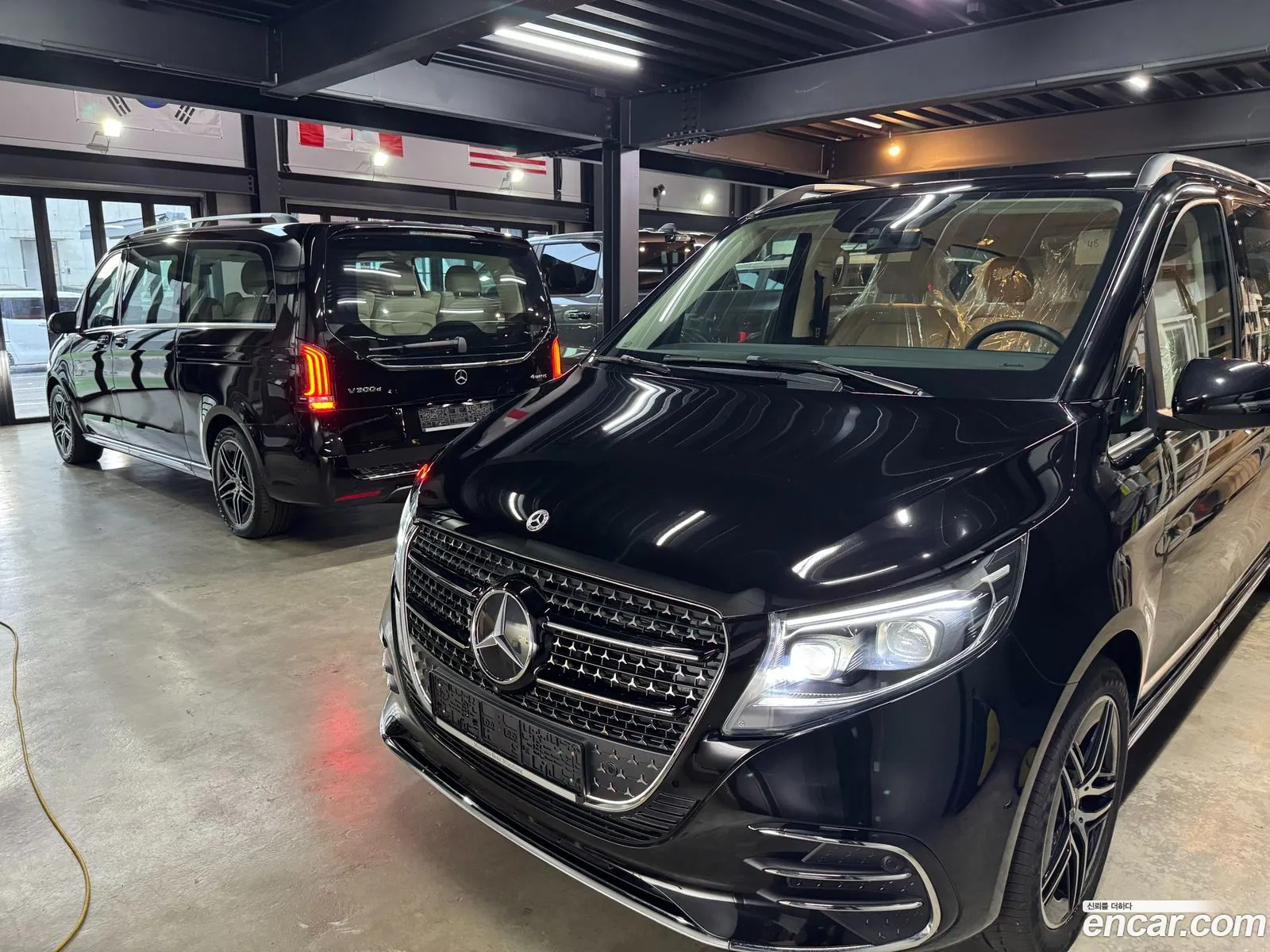 Mercedes-Benz V-Class 2025 — 13