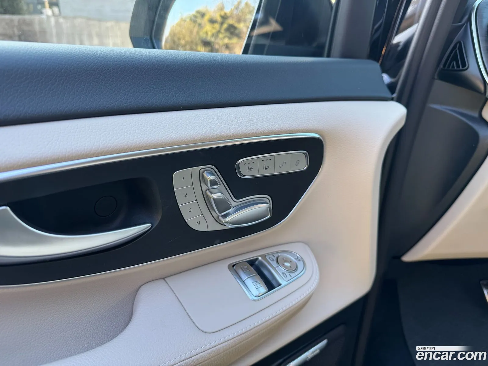 Mercedes-Benz V-Class 2025 — 9