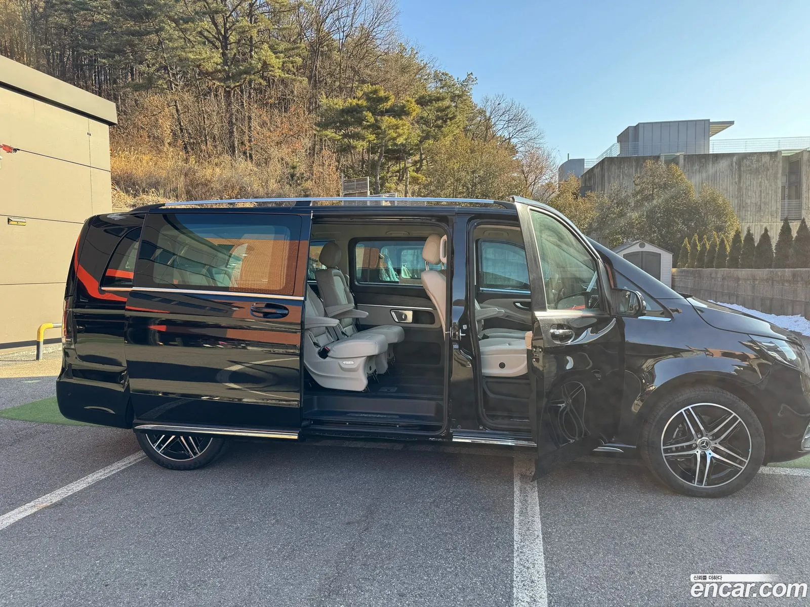 Mercedes-Benz V-Class 2025 — 4