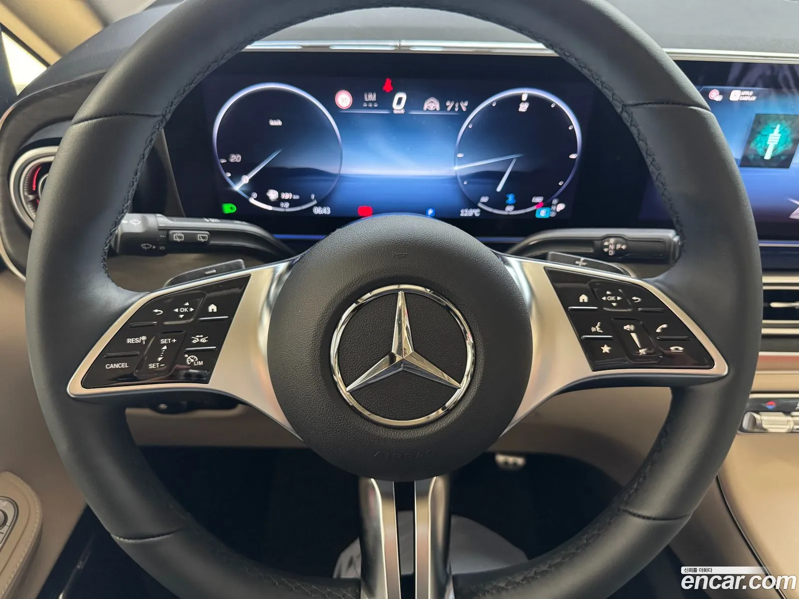 Mercedes-Benz V-Class 2025 — 8