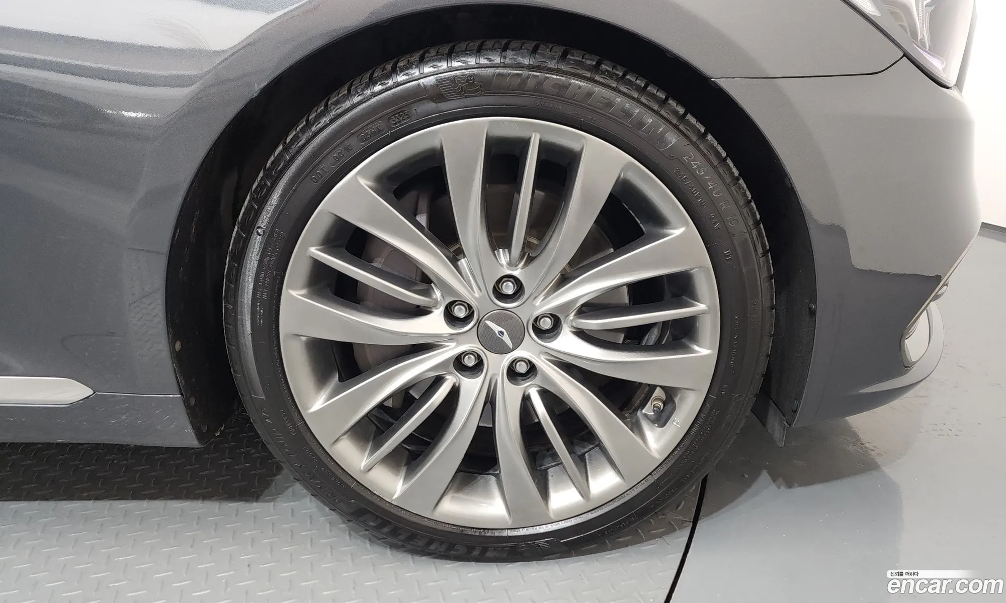 Genesis G80 2018 KMHGN41EDJU278951 — 13