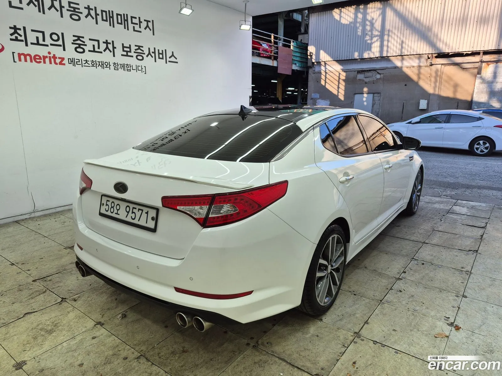 Kia K5 2010 — 17