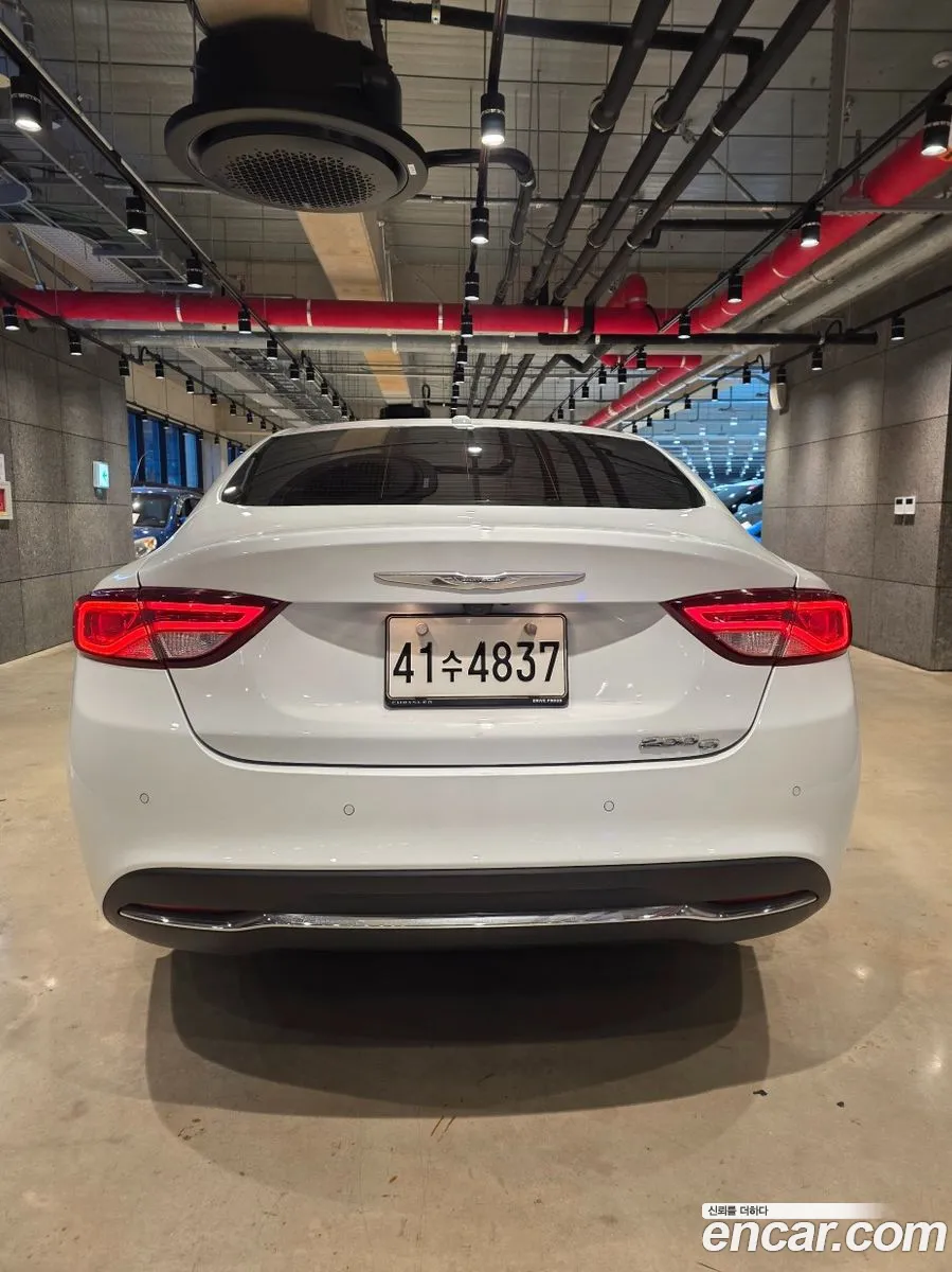 Chrysler 200