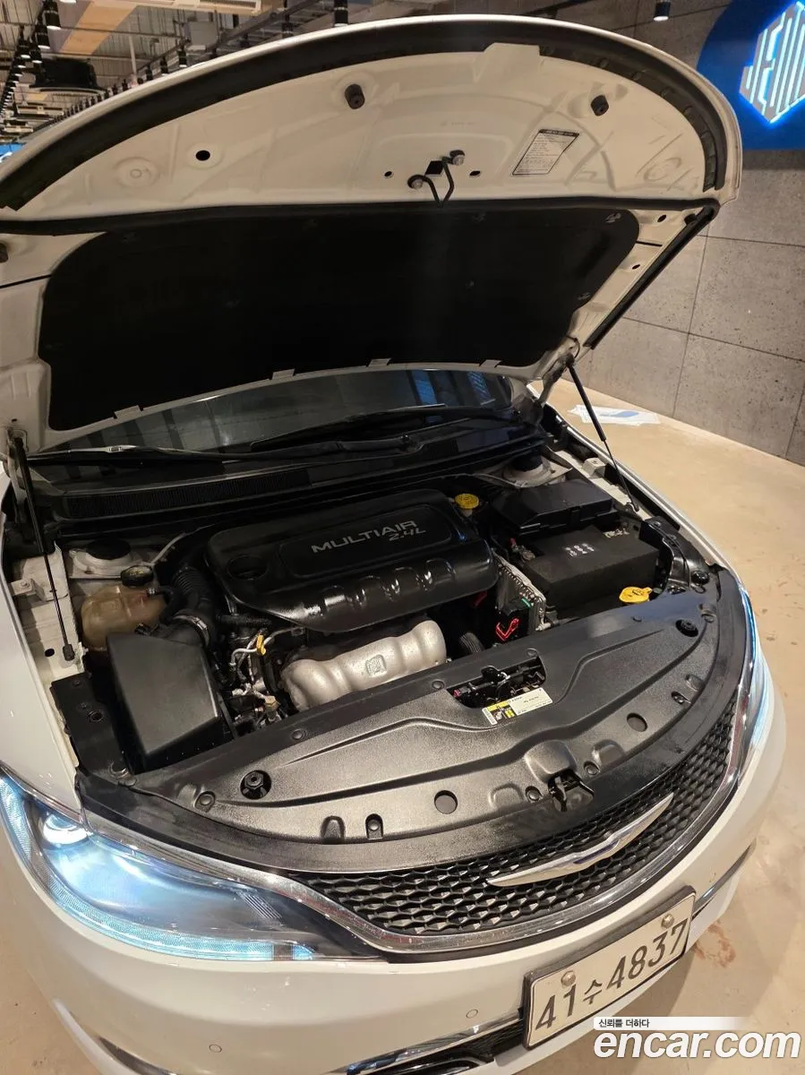 Chrysler 200