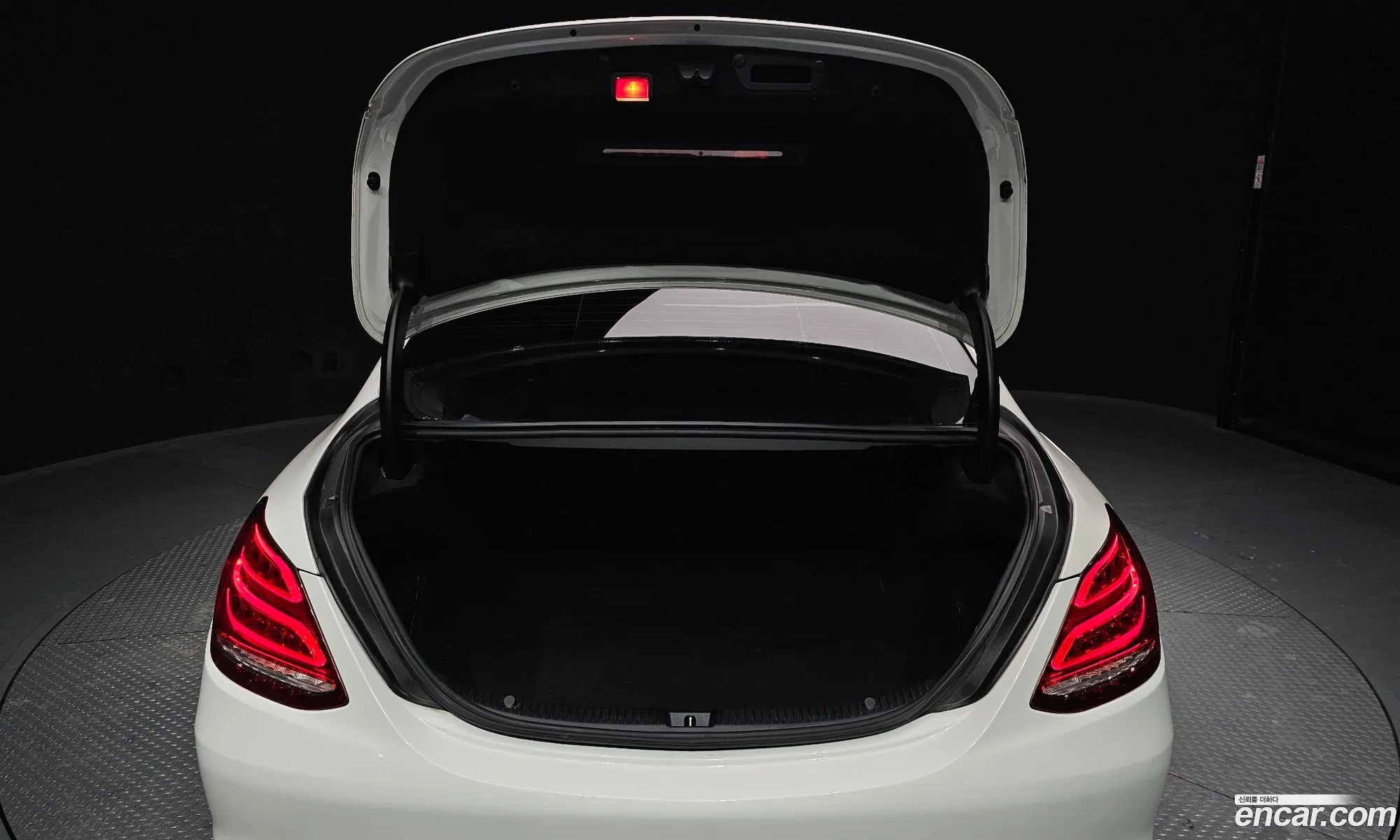 Mercedes-Benz C-Class W205 2016 WDDWF4CB6HF406585 — 8