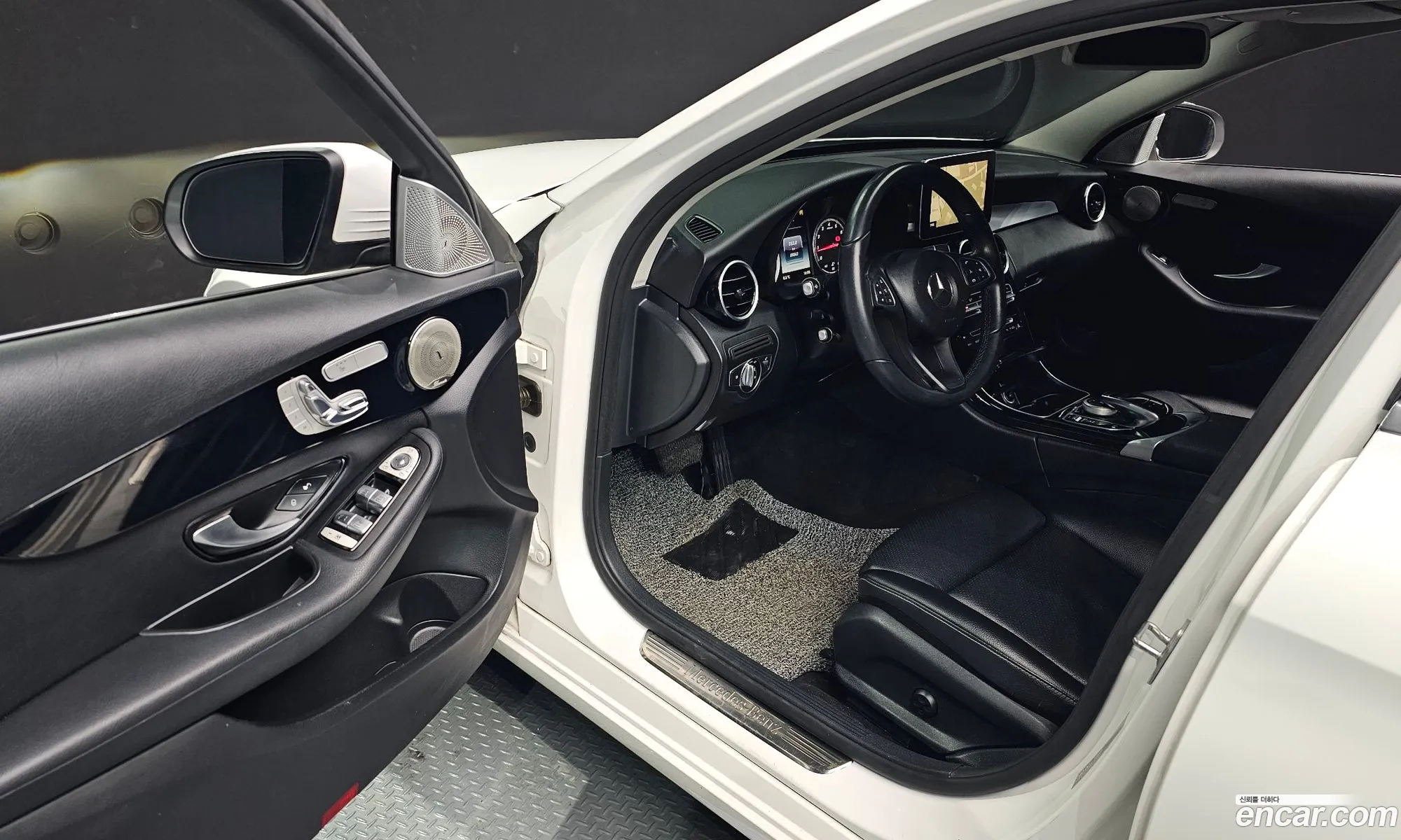 Mercedes-Benz C-Class W205 2016 WDDWF4CB6HF406585 — 13