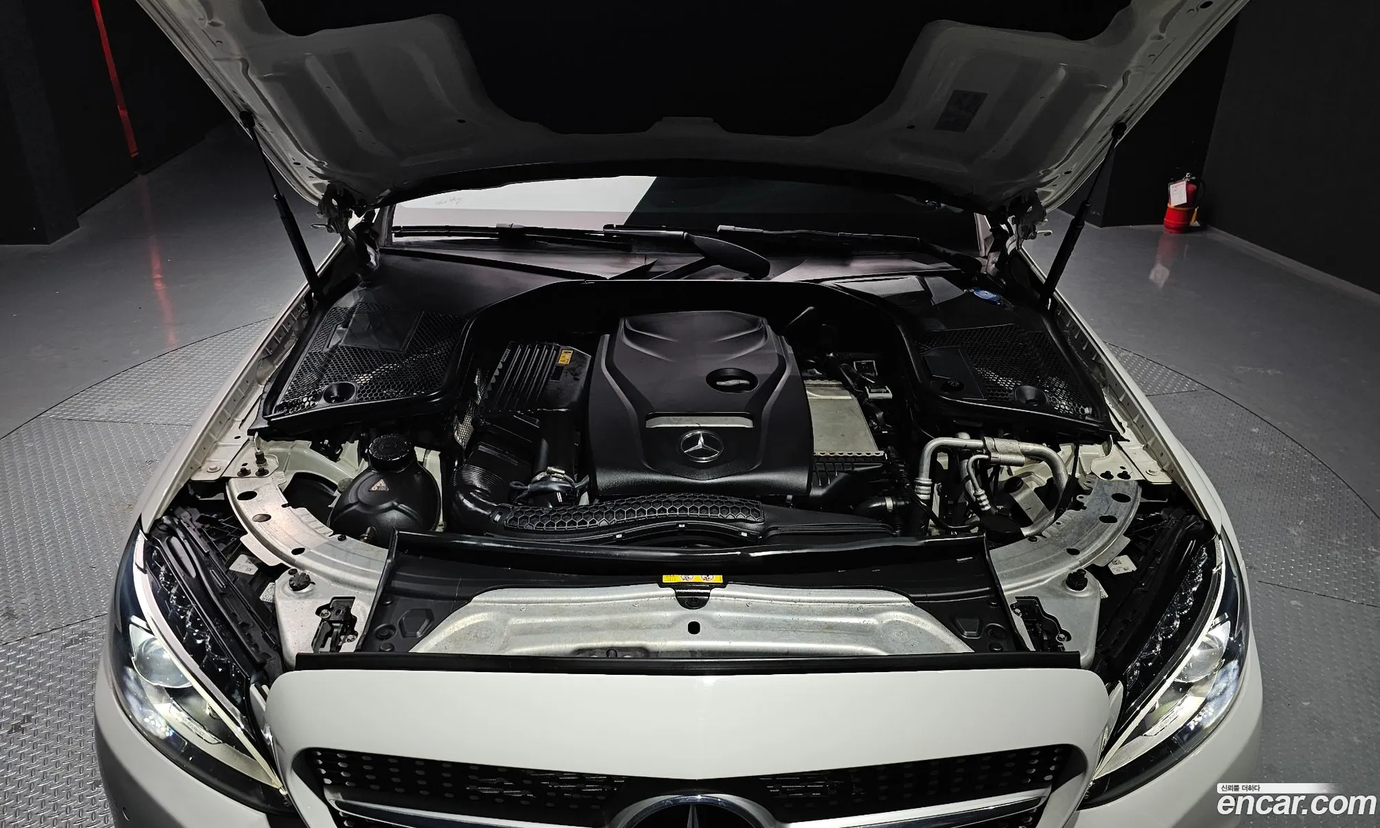 Mercedes-Benz C-Class W205 2016 WDDWF4CB6HF406585 — 3