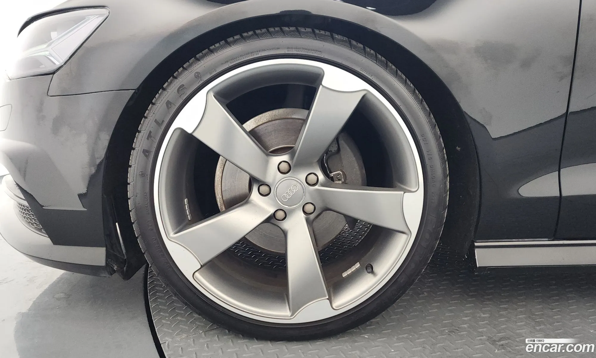 Audi A6 2018 WAUZZZ4G3JN073258 — 2
