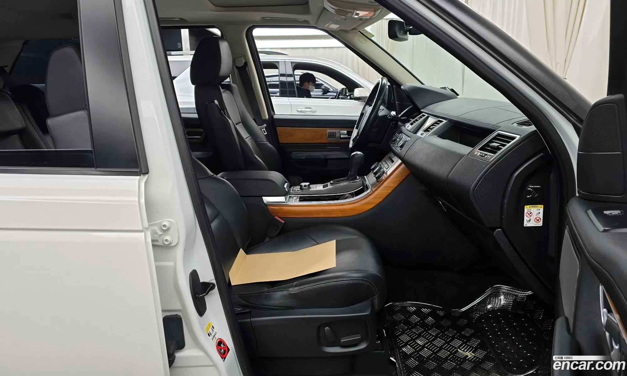 Land Rover Range Rover Sport 2011 SALLSAAG4BA297187 — 2