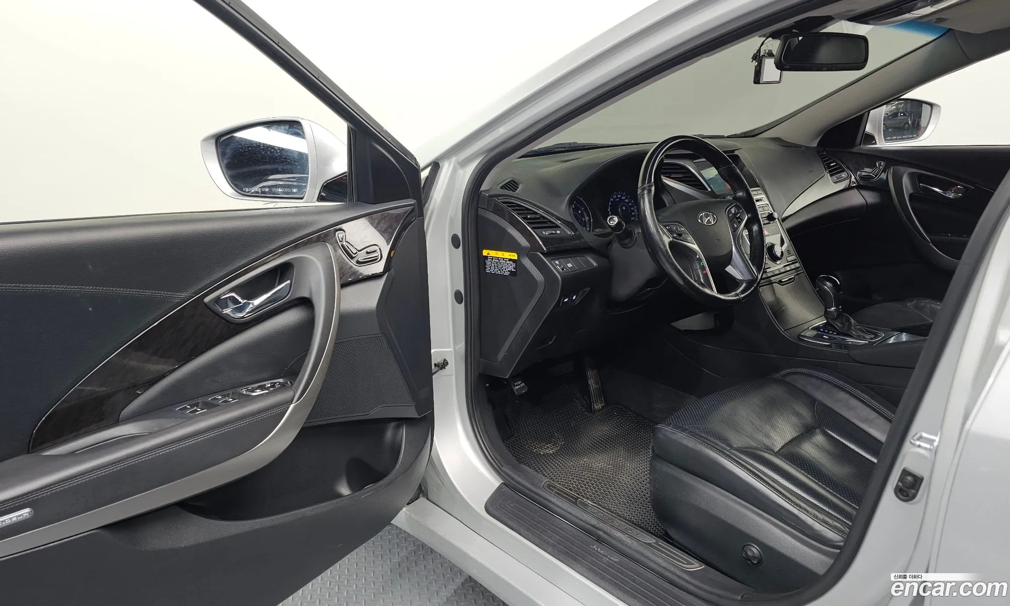 Hyundai Grandeur HG 2015 — 19