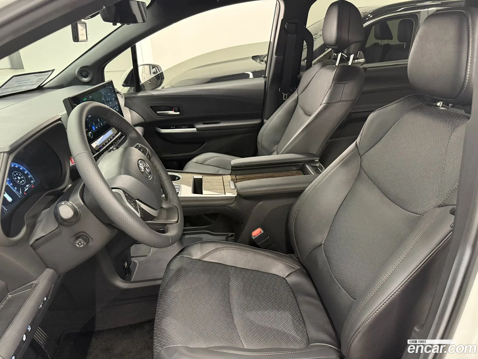 Toyota Sienna 2025 — 7