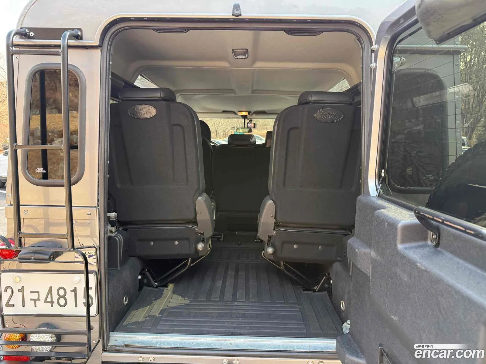 Land Rover Defender 2012 — 16