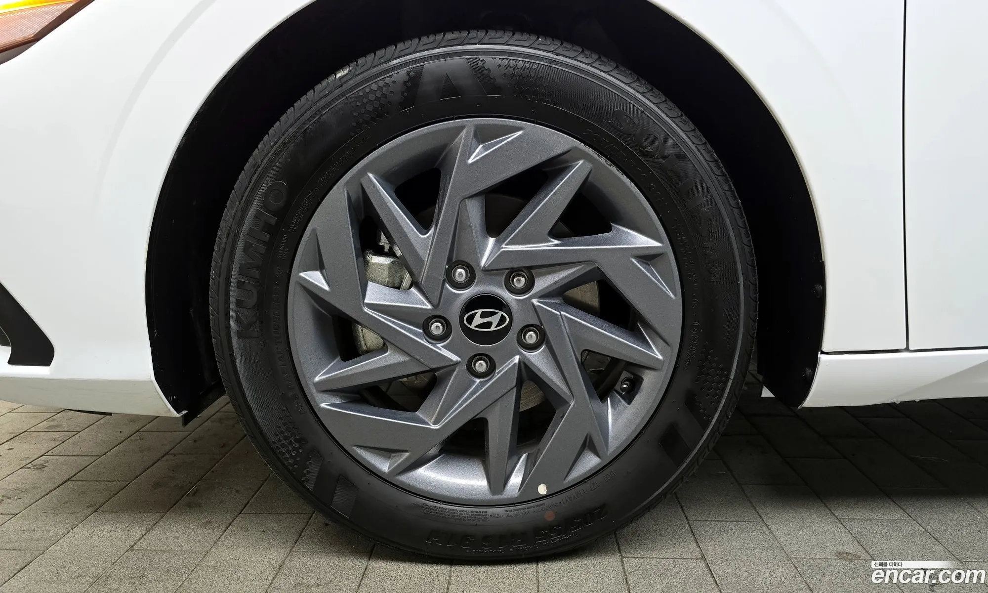 Hyundai Elantra 2024 — 17