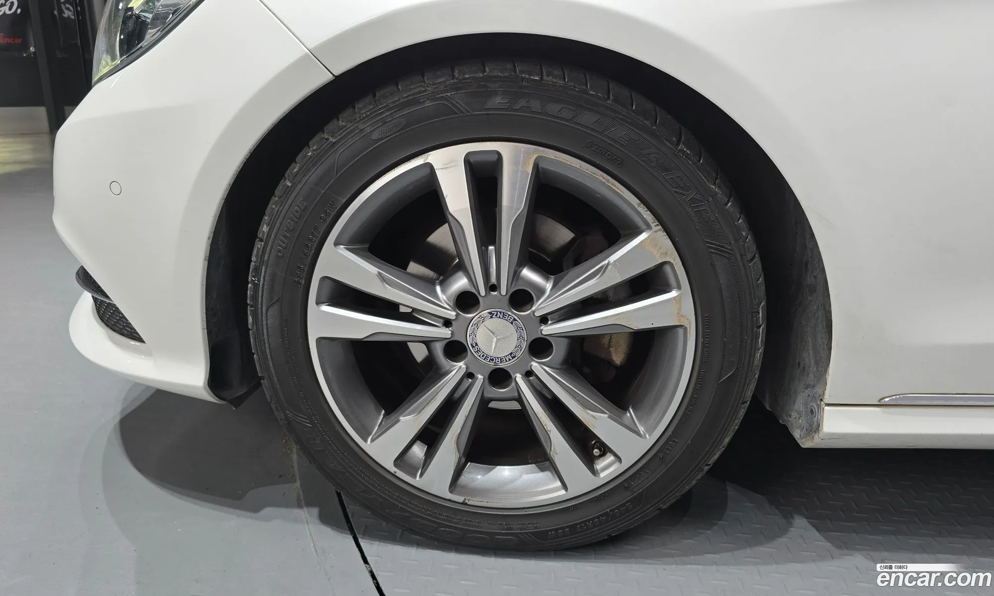 Mercedes-Benz E-Class W212 2016 WDDHF0AB3GB322511 — 12