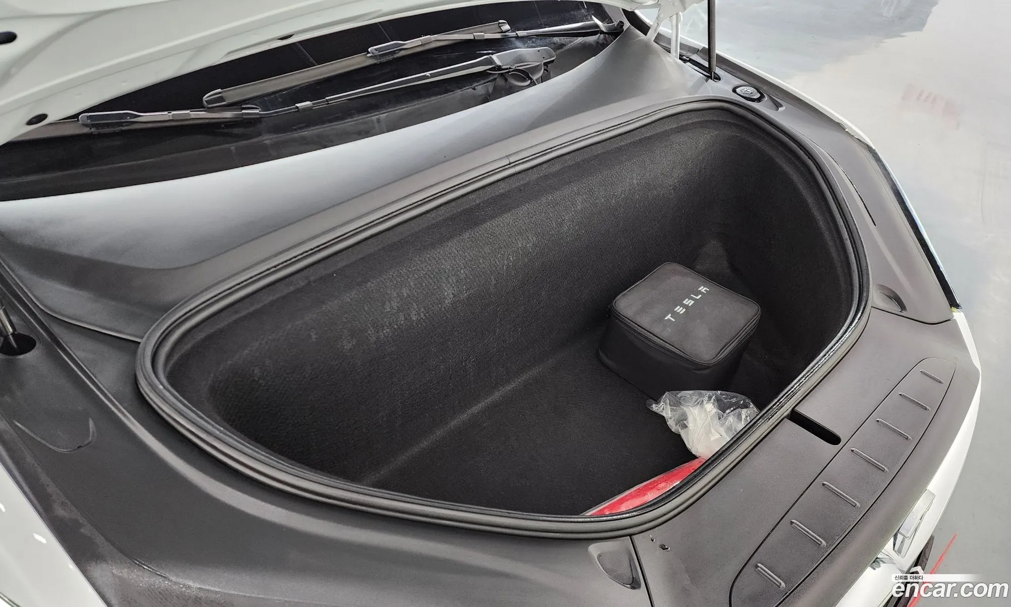 Tesla Model X 2019 5YJXCDE2XKF217132 — 3