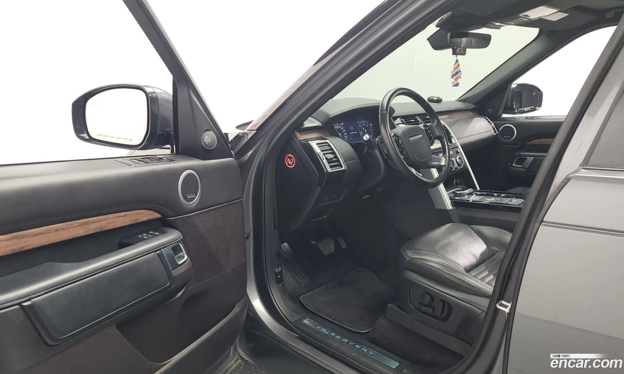 Land Rover Discovery 5 2019 SALRA2BK9KA084310 — 5