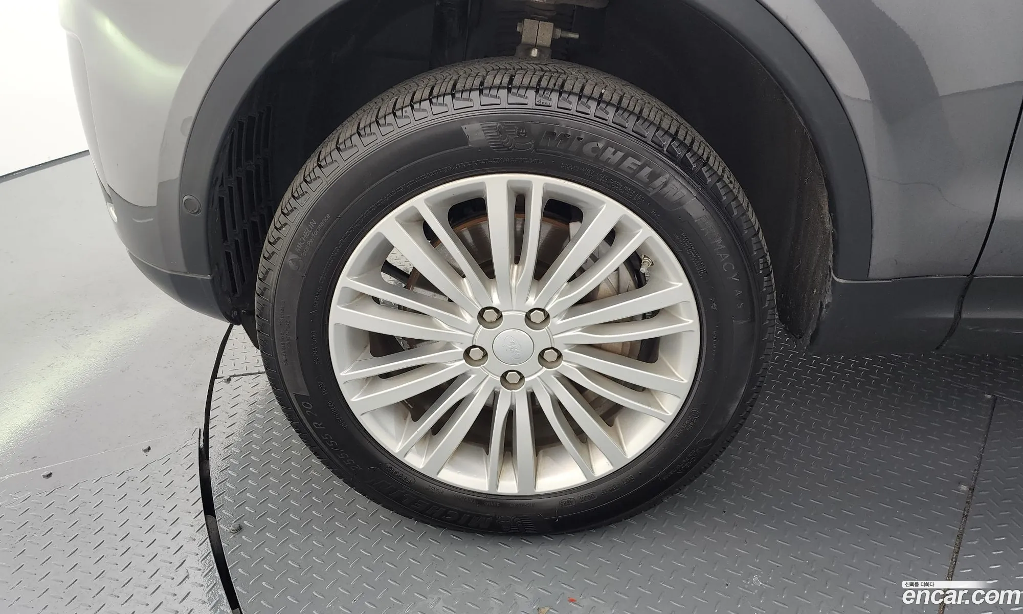 Land Rover Discovery 5 2019 SALRA2BK9KA084310 — 3