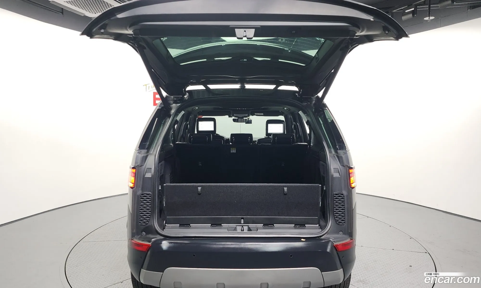 Land Rover Discovery 5 2019 SALRA2BK9KA084310 — 19