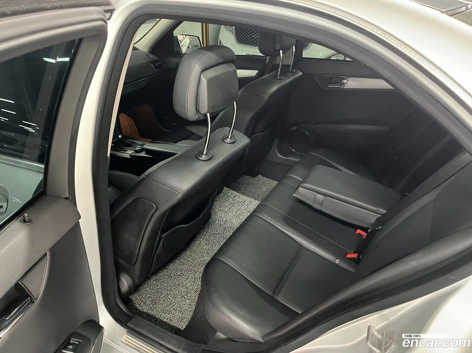 Mercedes-Benz C-Class W204 2010 — 15