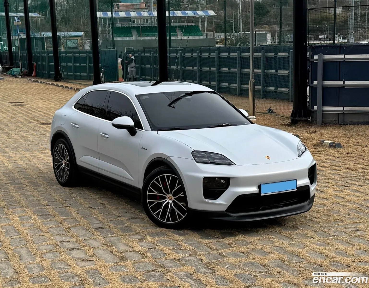 Porsche Macan EV 2025 — 9