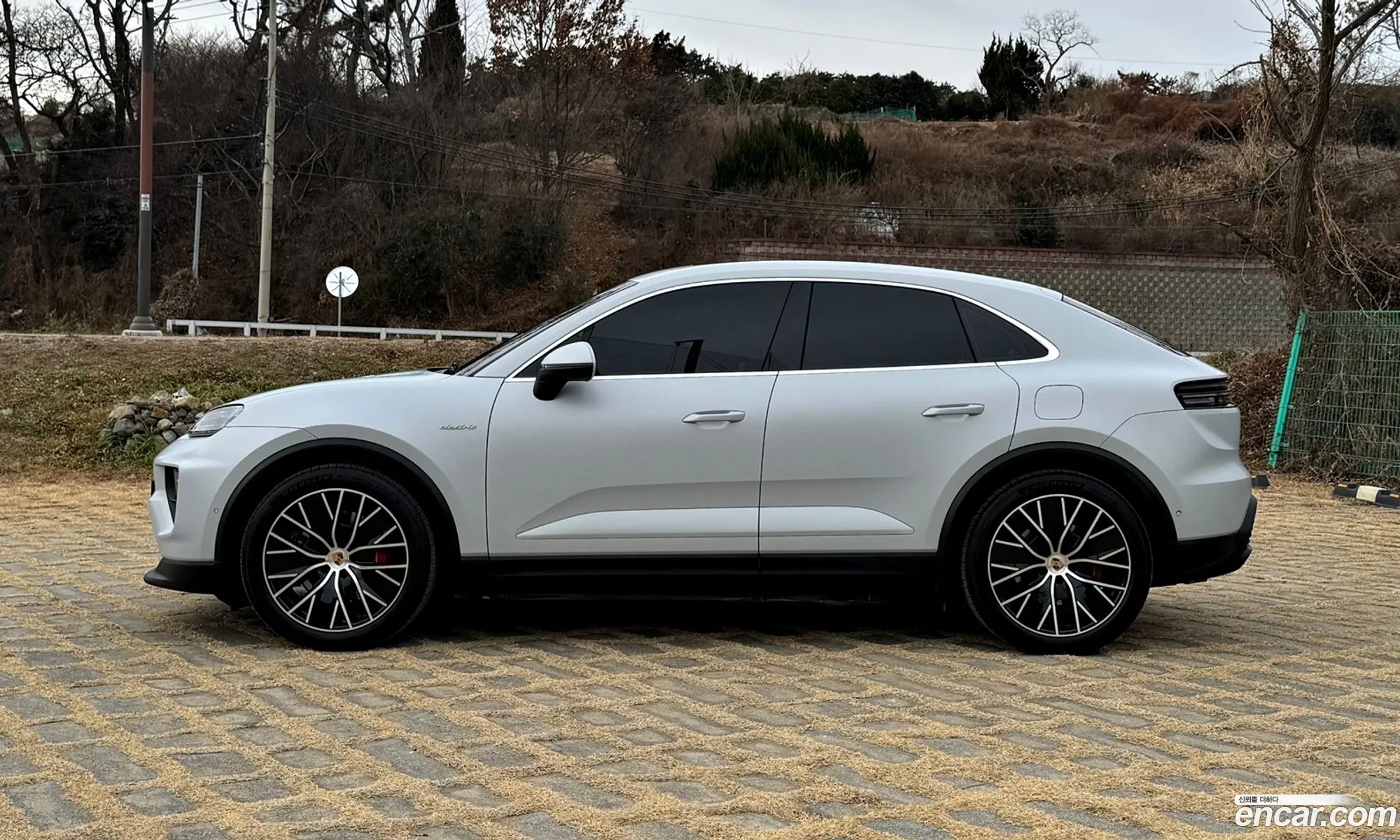 Porsche Macan EV 2025 — 8