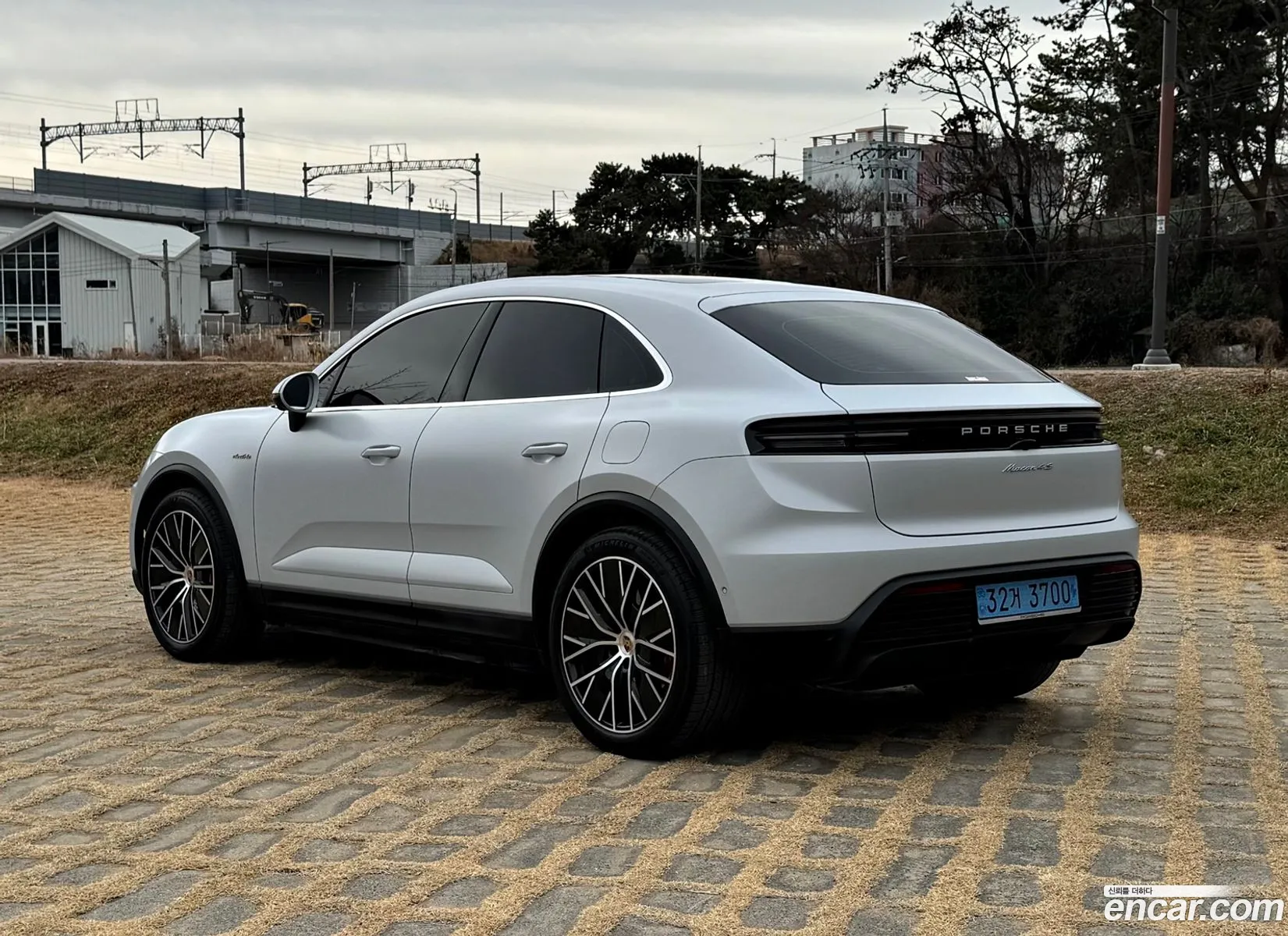 Porsche Macan EV 2025 — 10