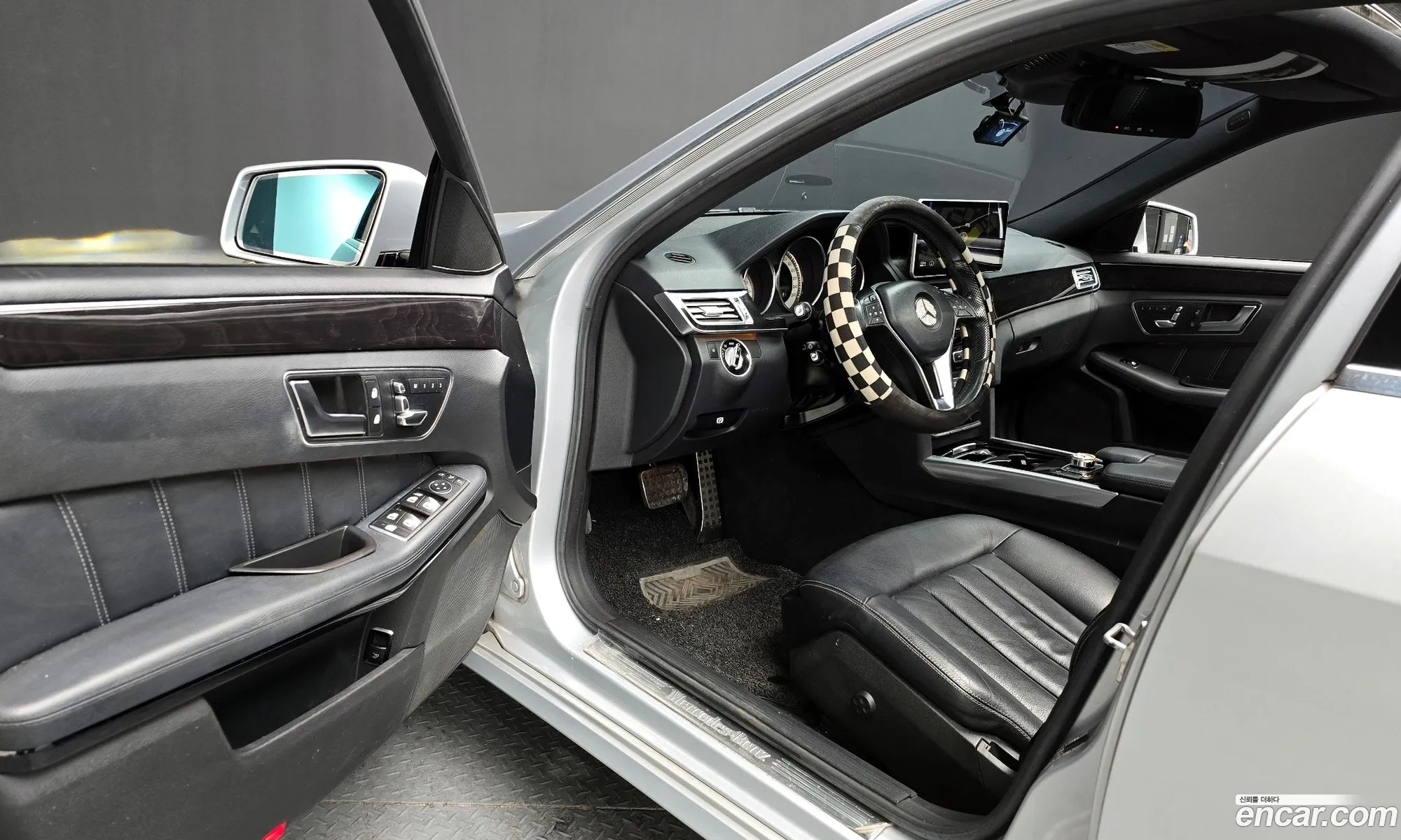 Mercedes-Benz E-Class W212 2014 WDDHF8BB0EB074907 — 4