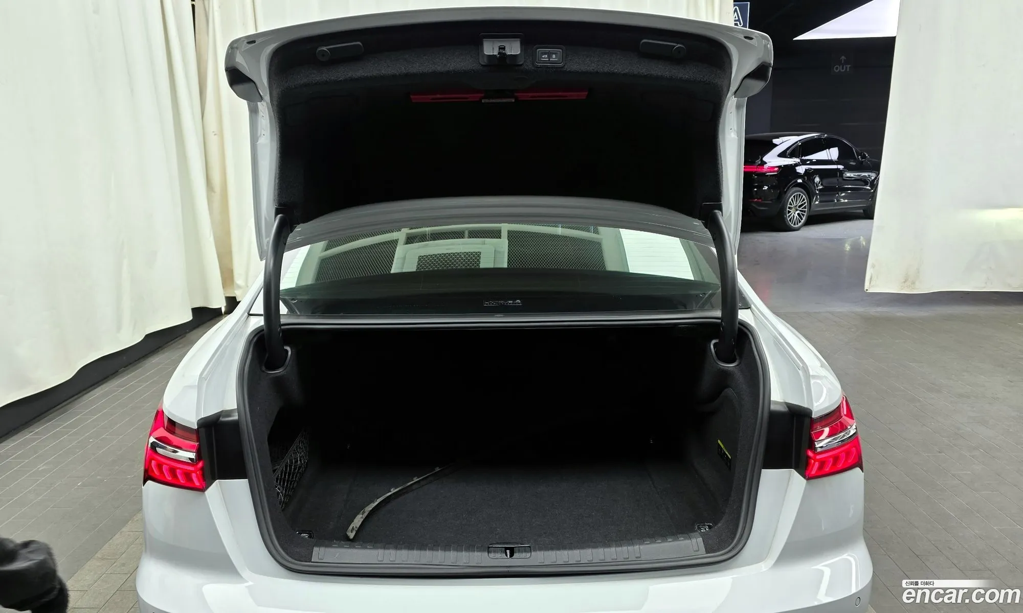 Audi A6 2021 WAUZZZF2XMN024306 — 3
