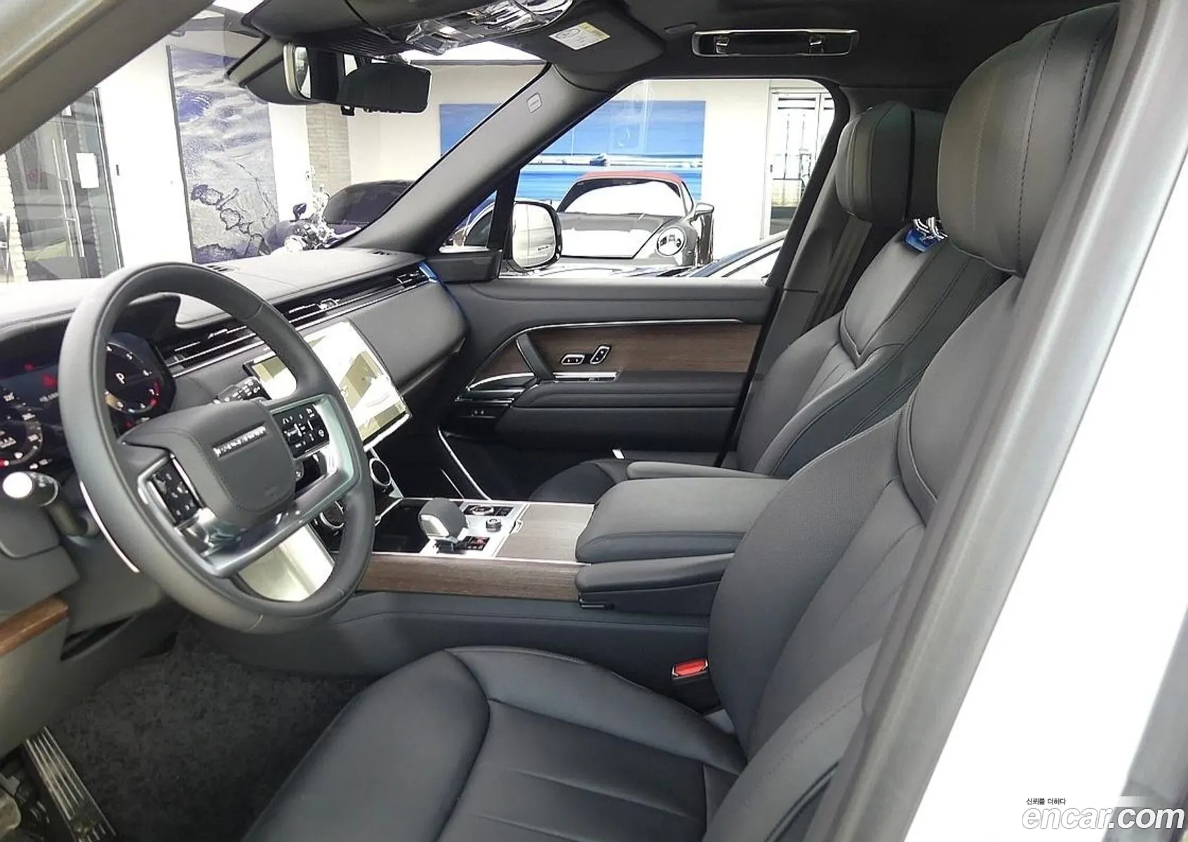 Land Rover Range Rover 2023 — 10