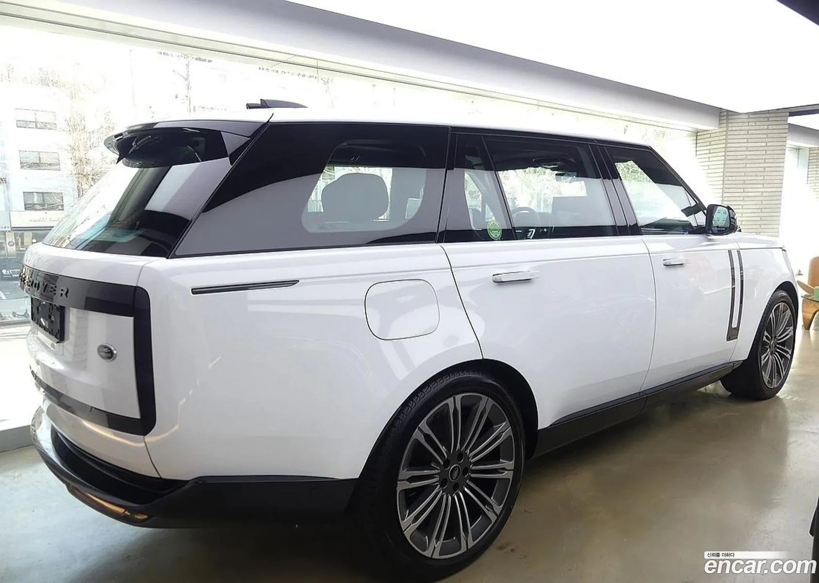 Land Rover Range Rover 2023 — 18