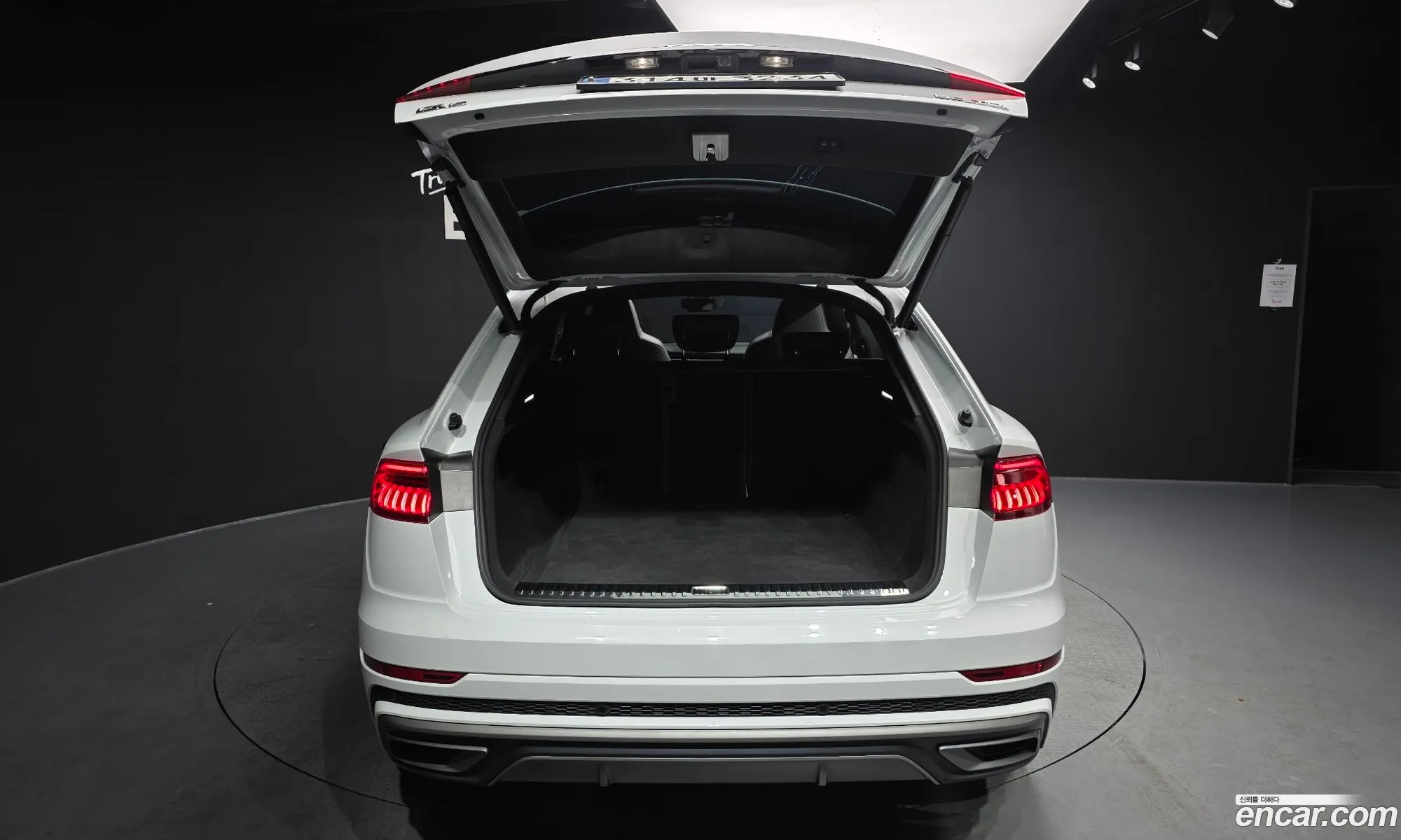 Audi Q8 2022 WAUZZZF14ND009704 — 5