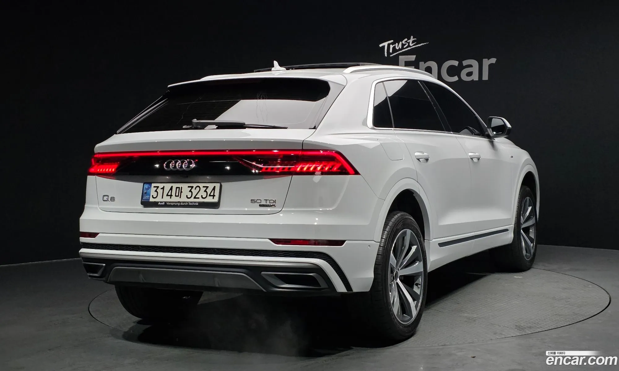 Audi Q8 2022 WAUZZZF14ND009704 — 3