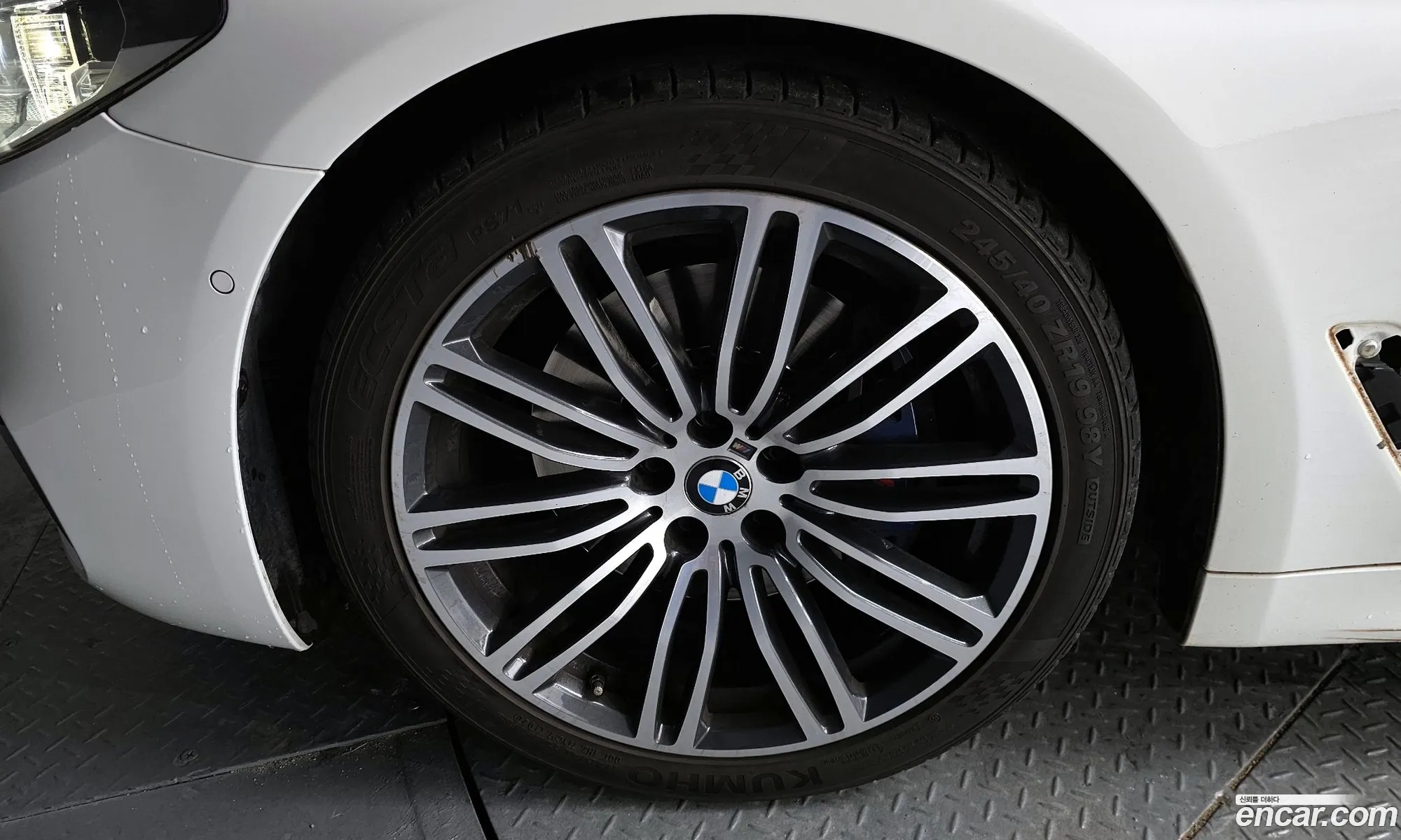 BMW 5 Series 2019 — 14
