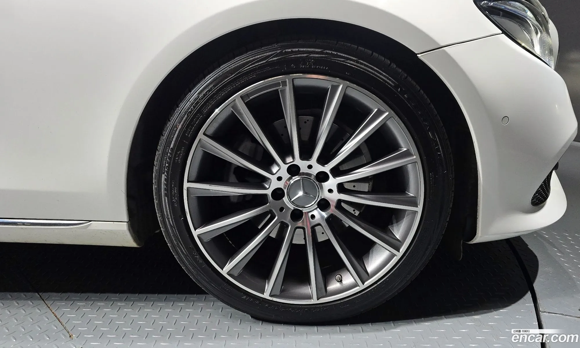 Mercedes-Benz E-Class W213 2017 WDDZF0FBXHA190125 — 8