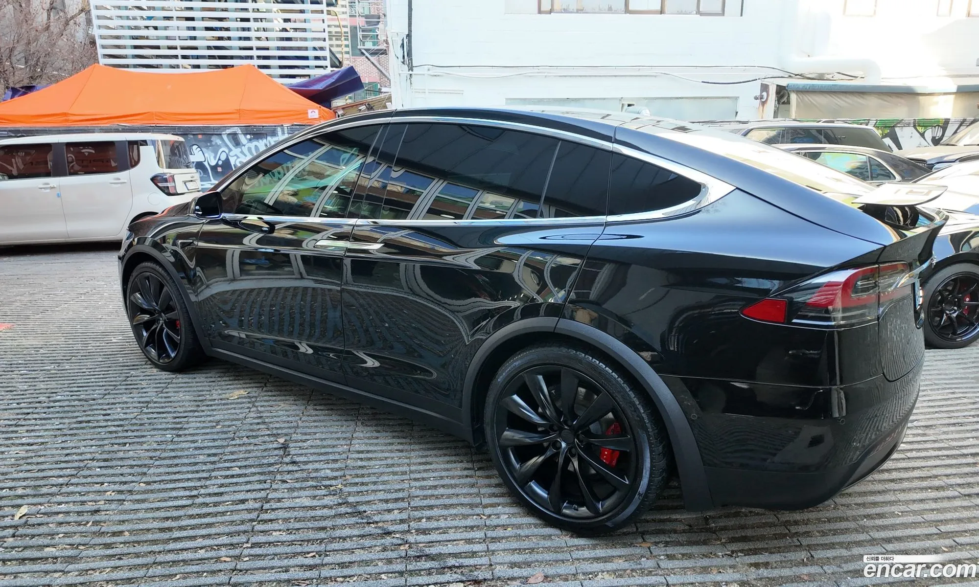 Tesla Model X 2019 — 17