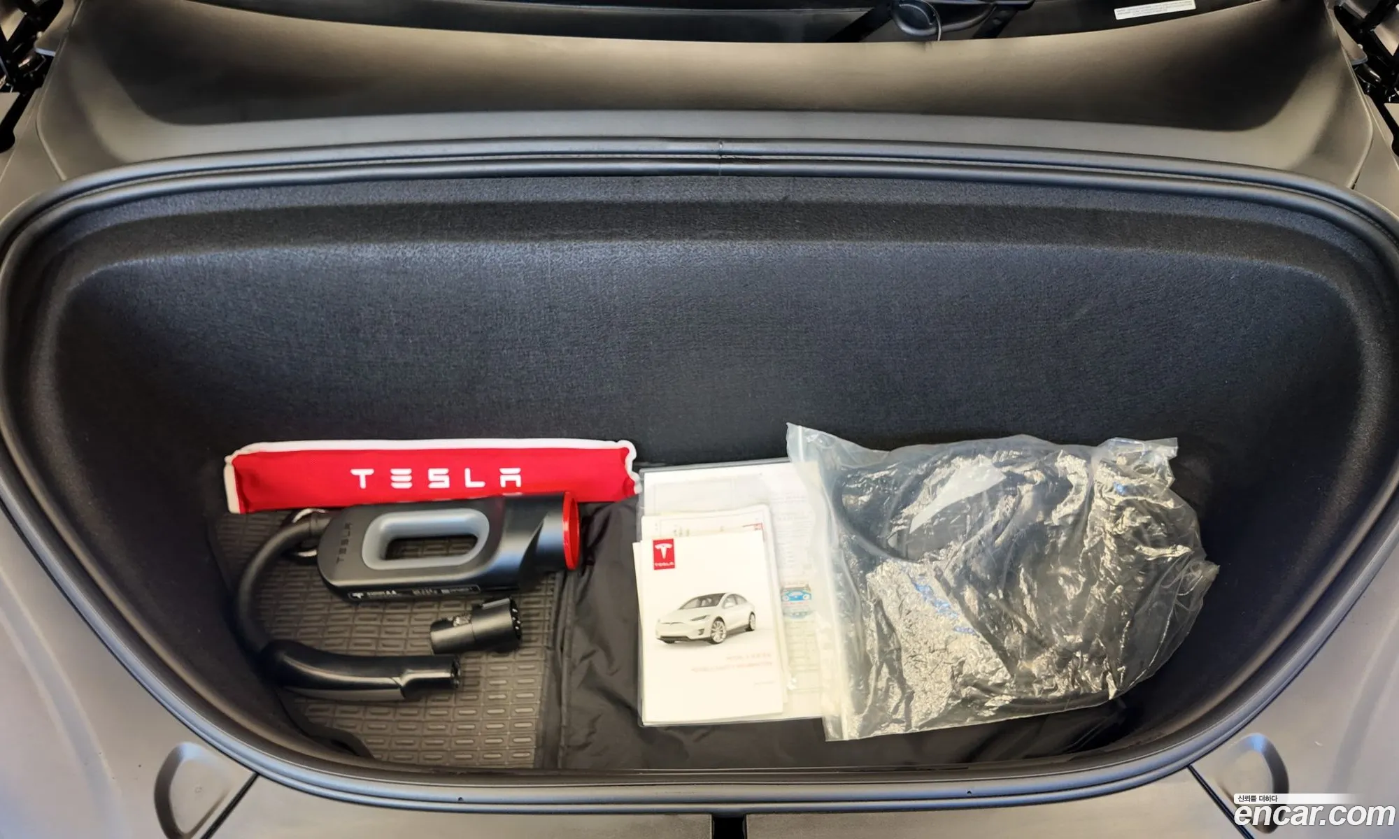 Tesla Model X 2019 — 16