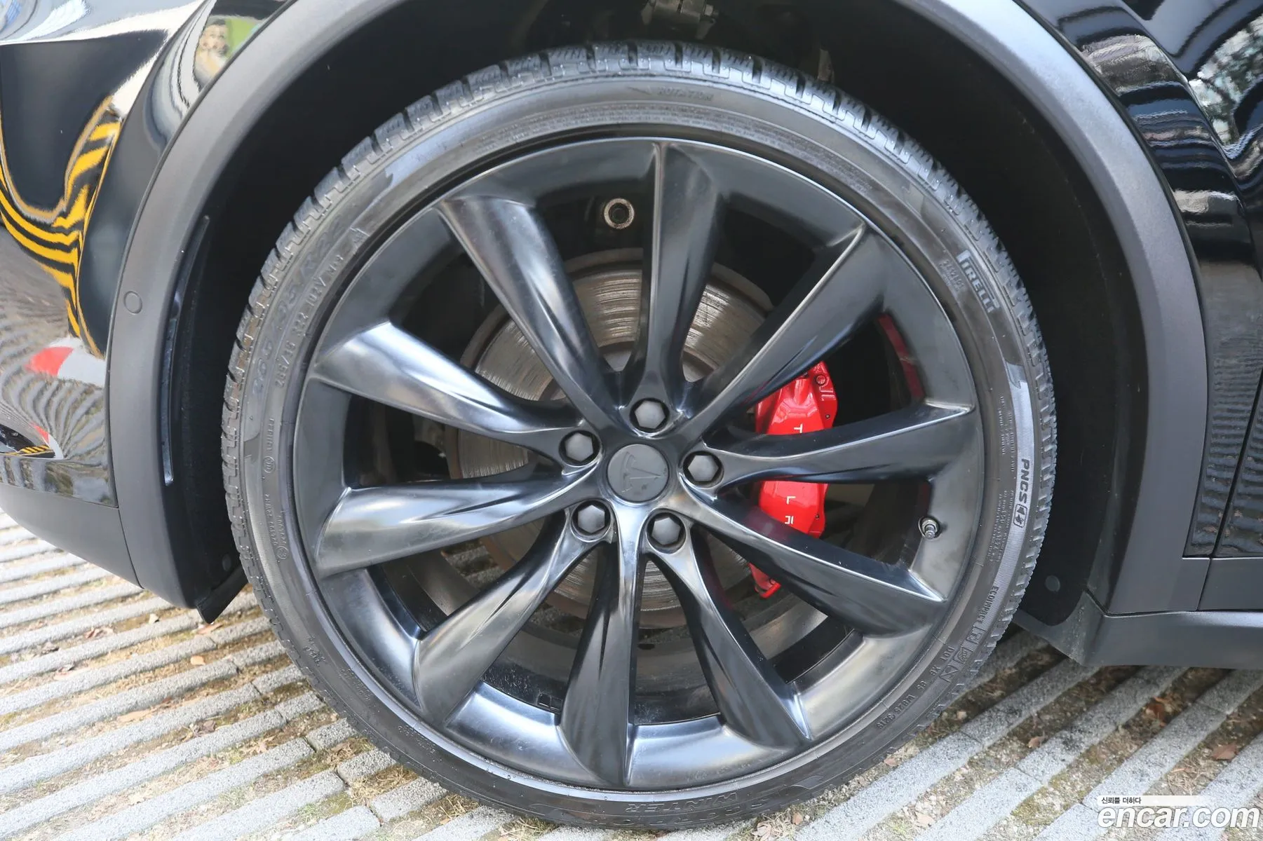 Tesla Model X 2019 — 15