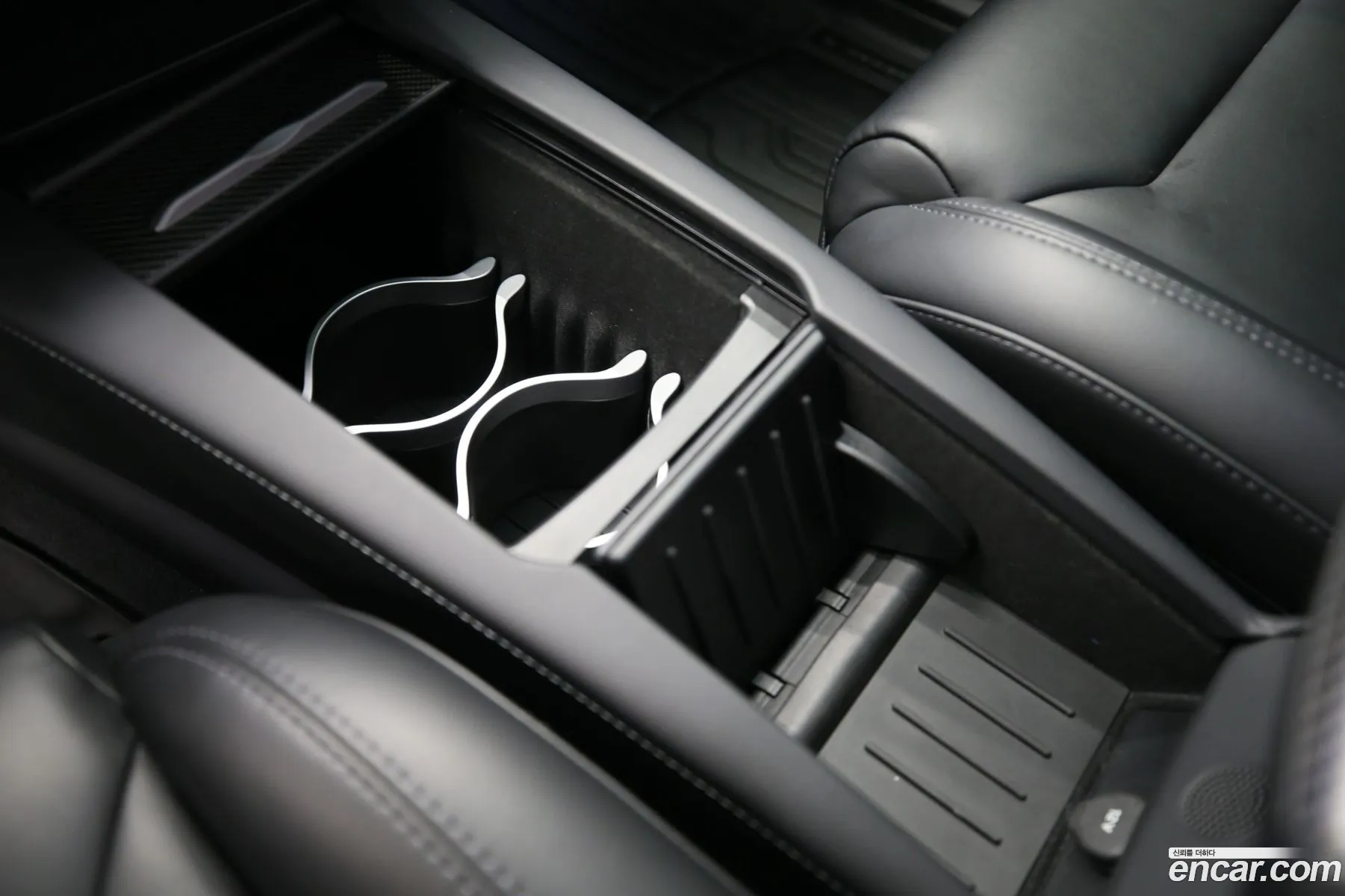 Tesla Model X 2019 — 12
