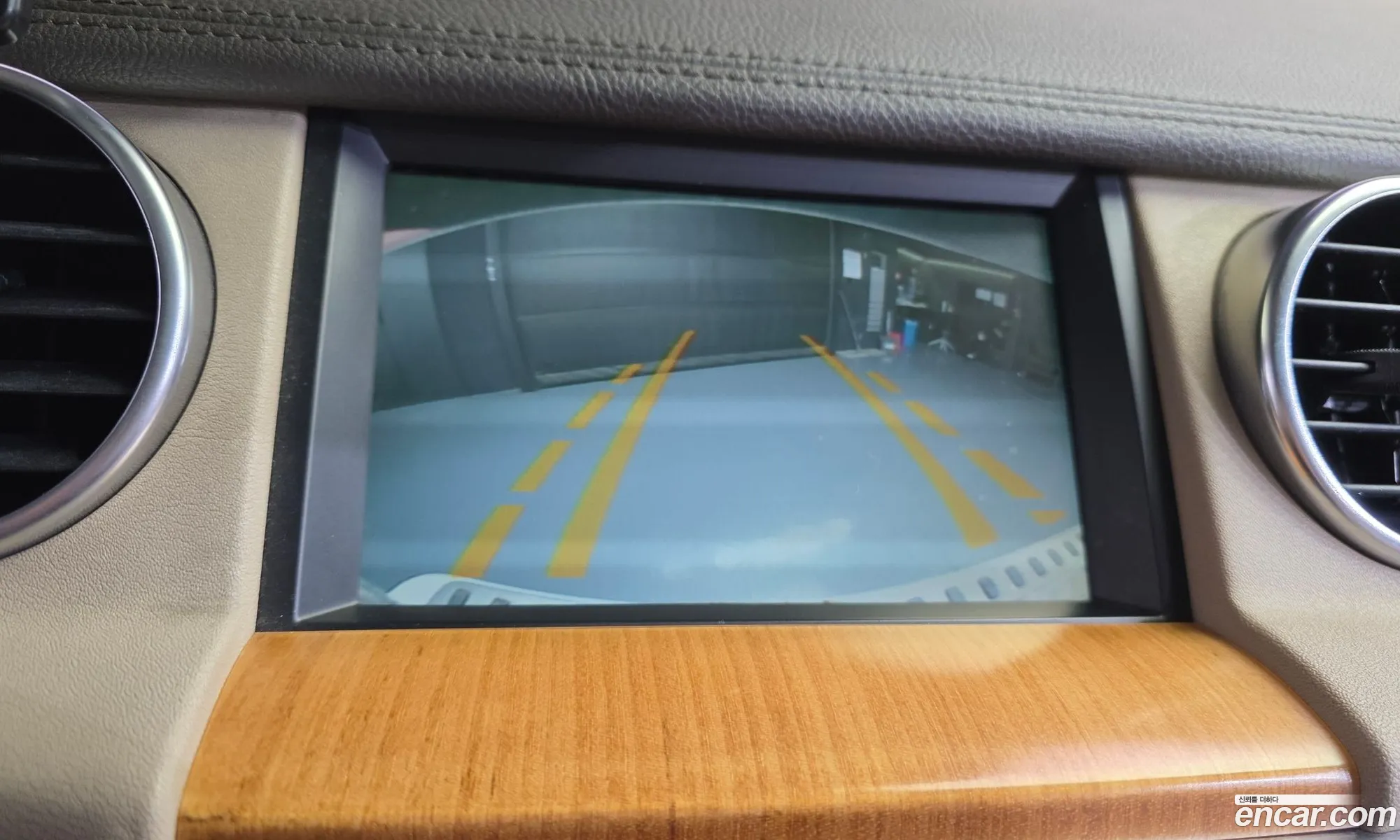 Land Rover Discovery 4 2013 SALLAAAG6DA691089 — 4