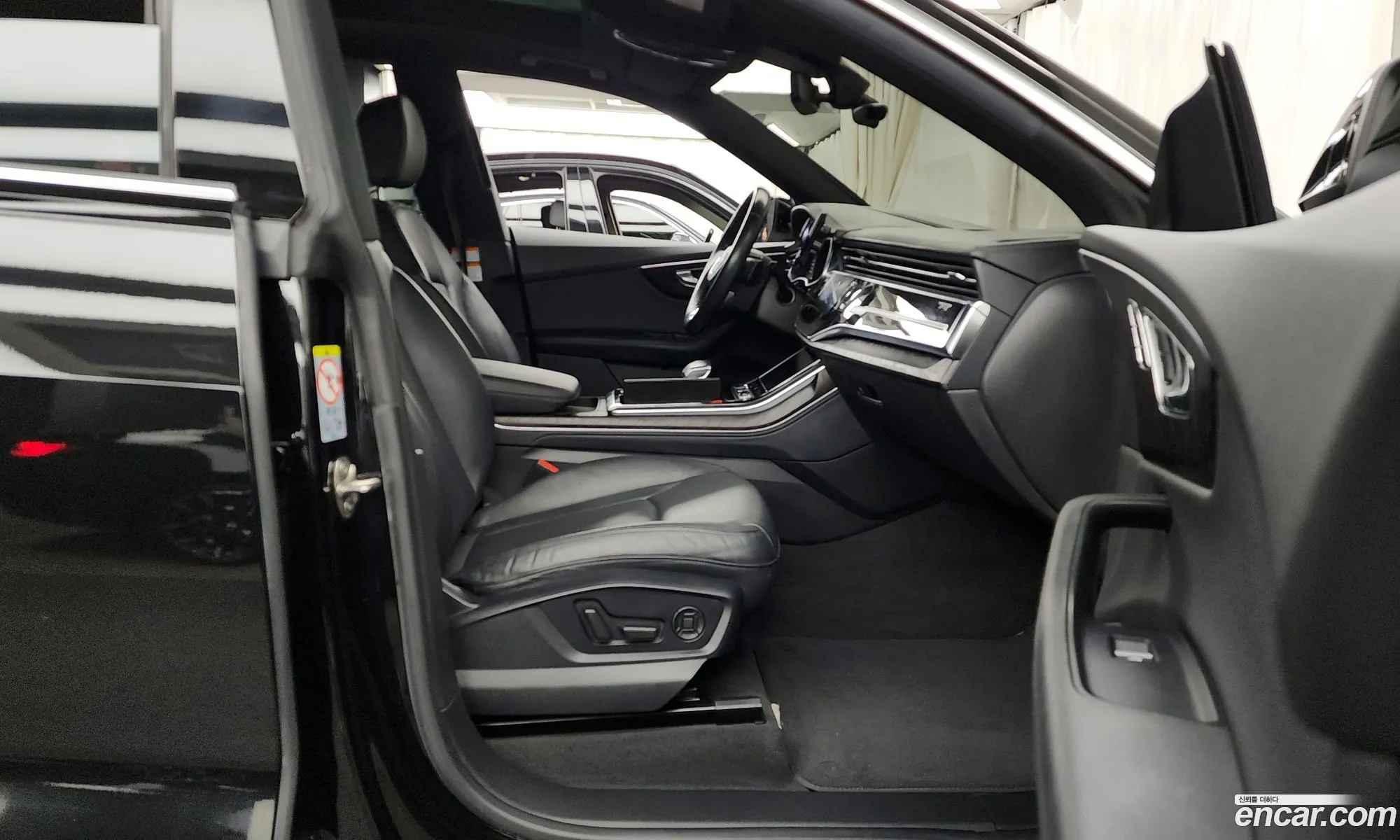 Audi Q8 2022 WAUZZZF15ND000851 — 20