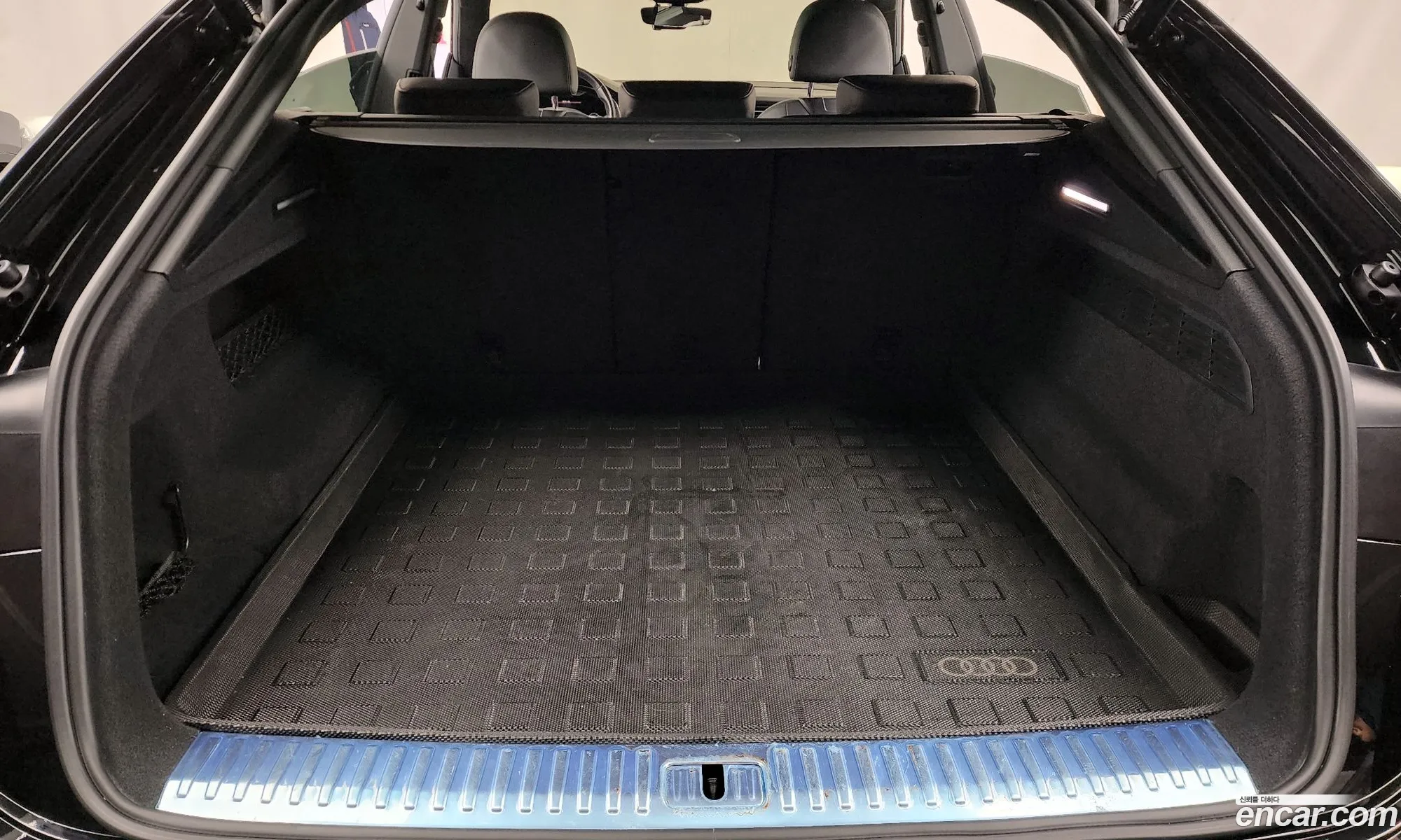 Audi Q8 2022 WAUZZZF15ND000851 — 17