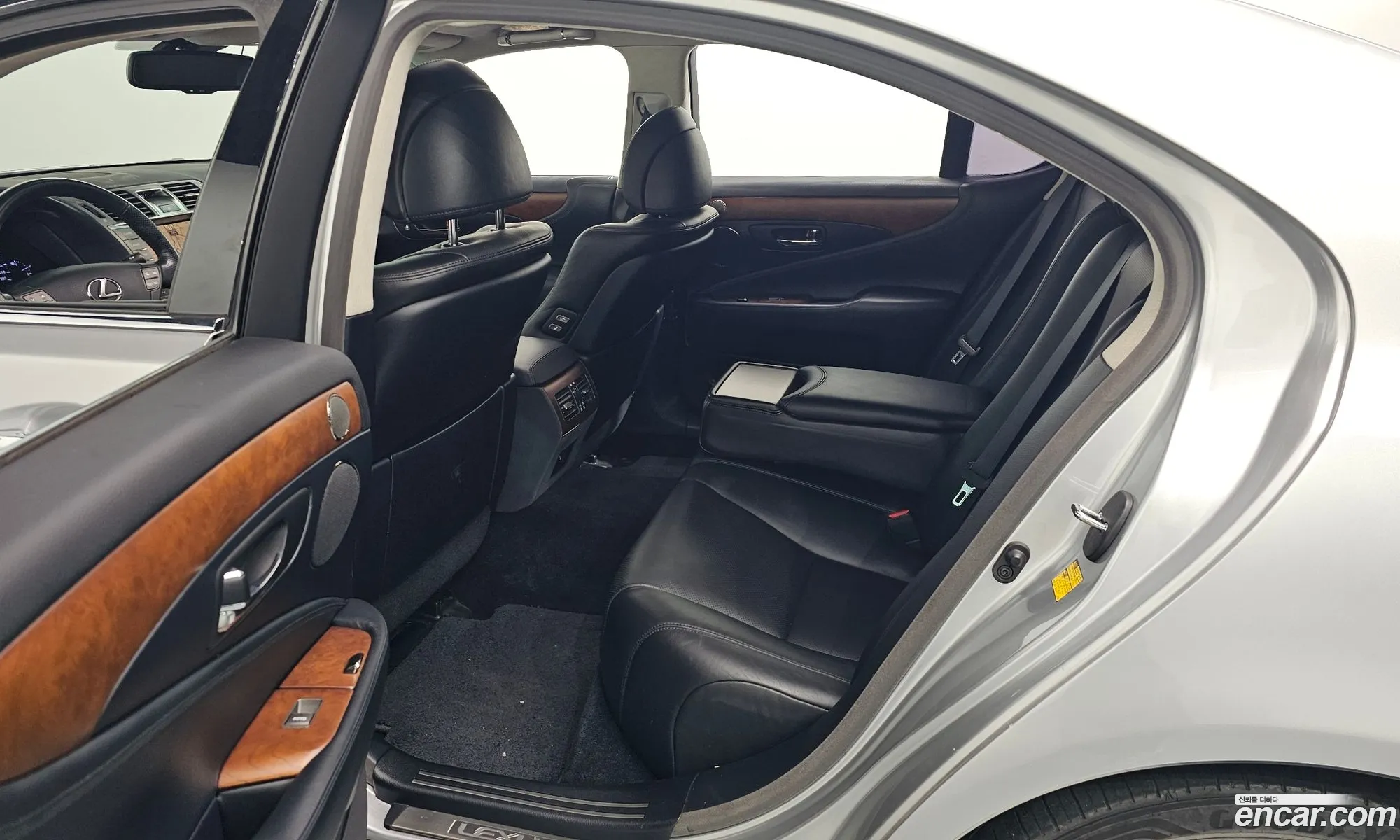 Lexus LS460 2011 — 3