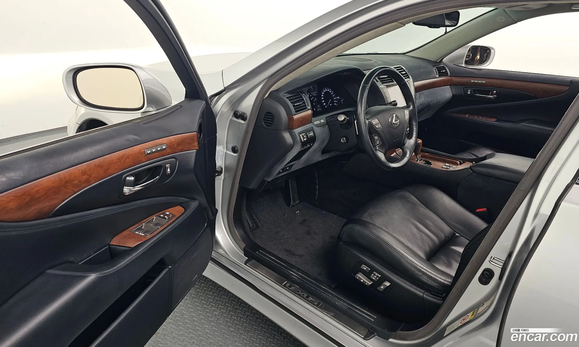 Lexus LS460 2011 — 4