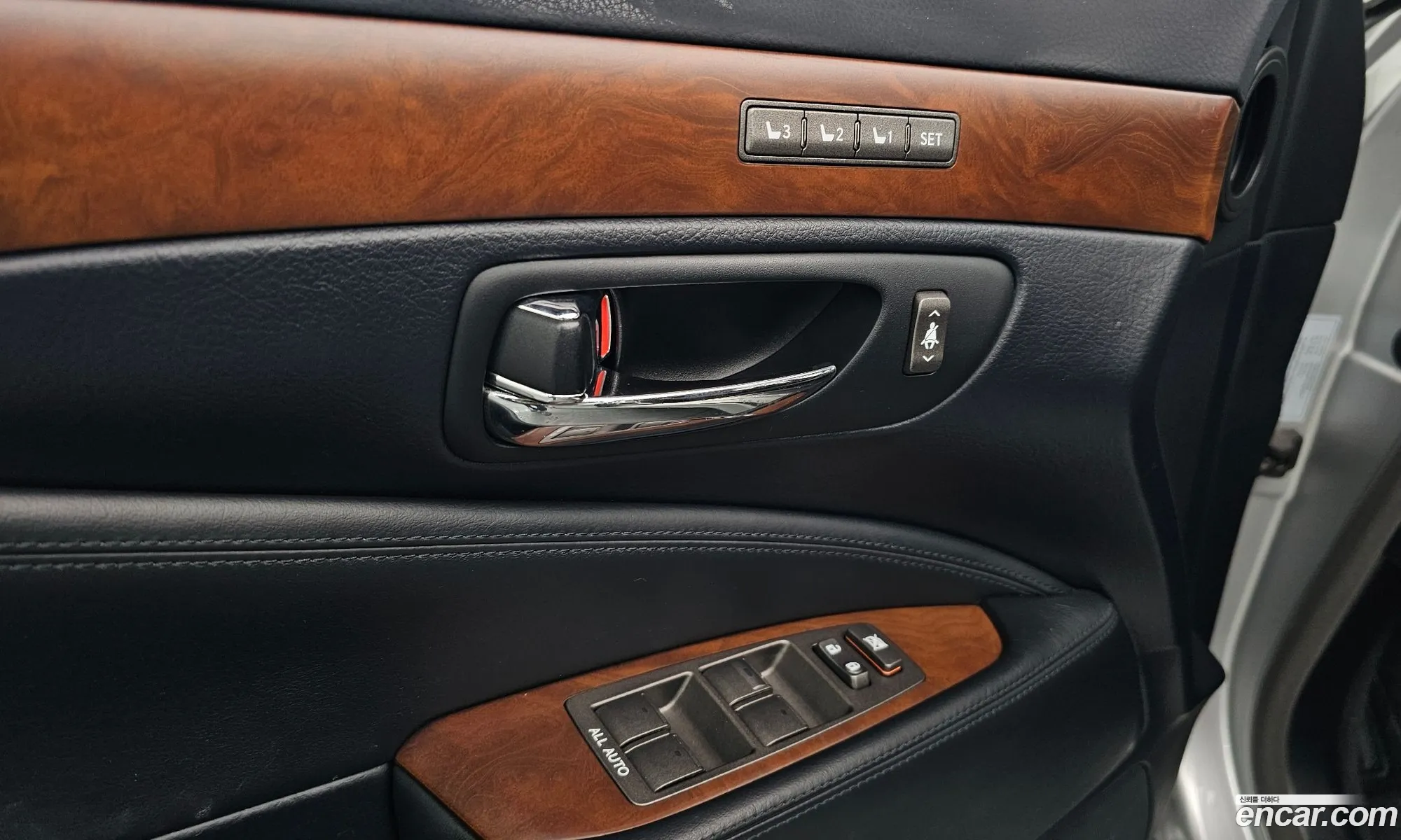 Lexus LS460 2011 — 14